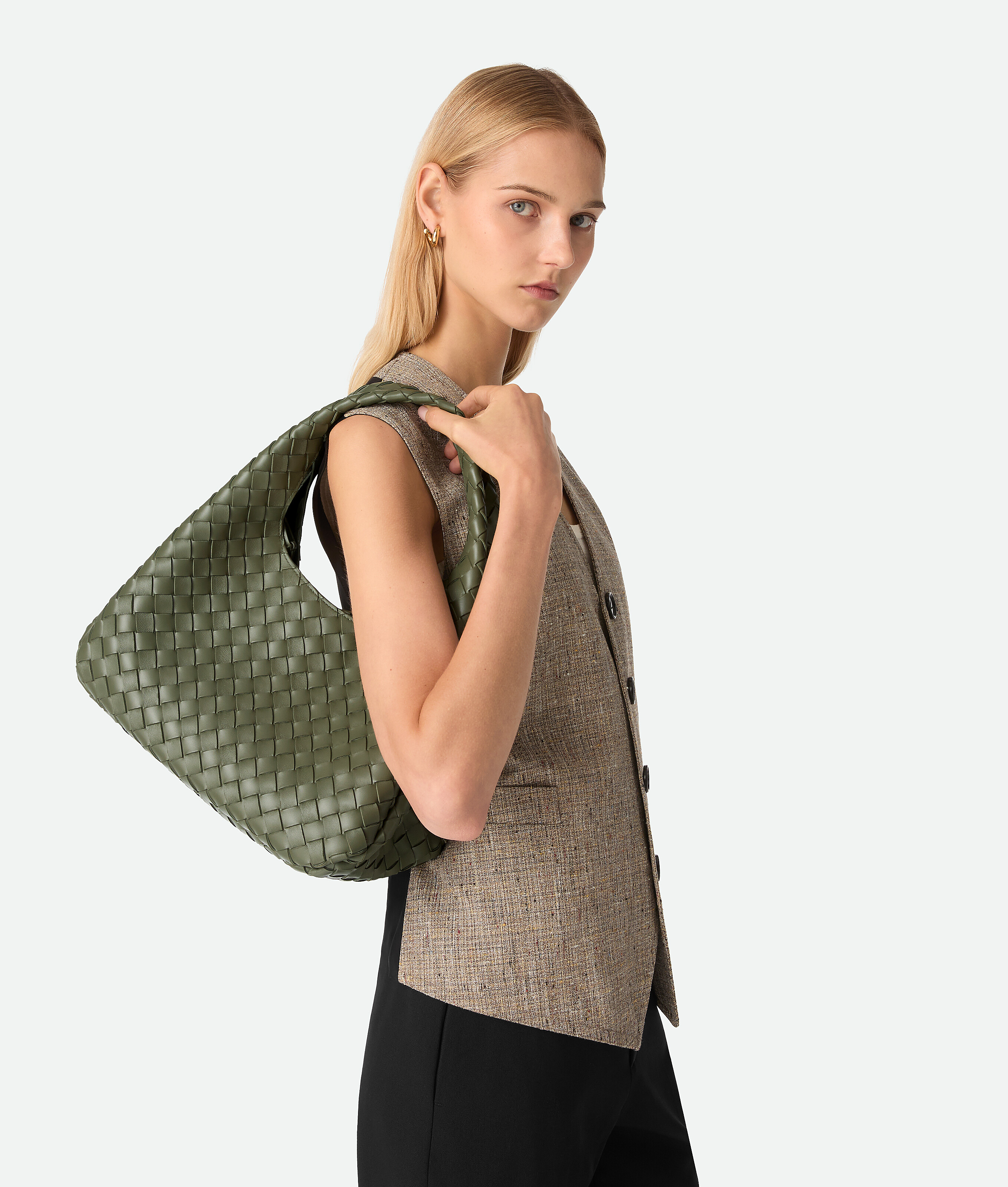 Bottega Veneta Medium Leather Intrecciato Campana Shoulder Bag In Green
