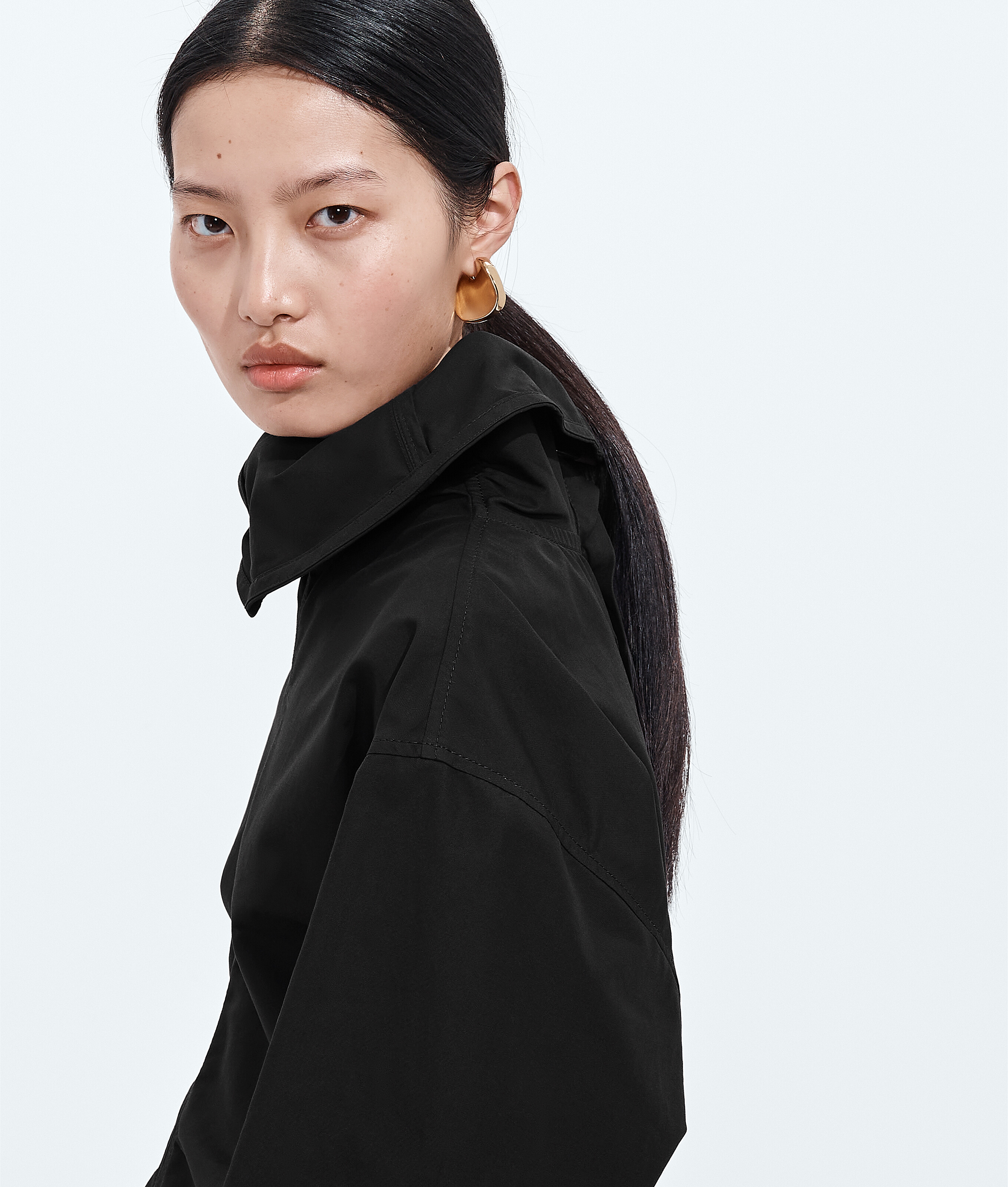 Women's Medium Disc Earrings in Yellow gold Bottega Veneta Luxembourg EN - Image 6