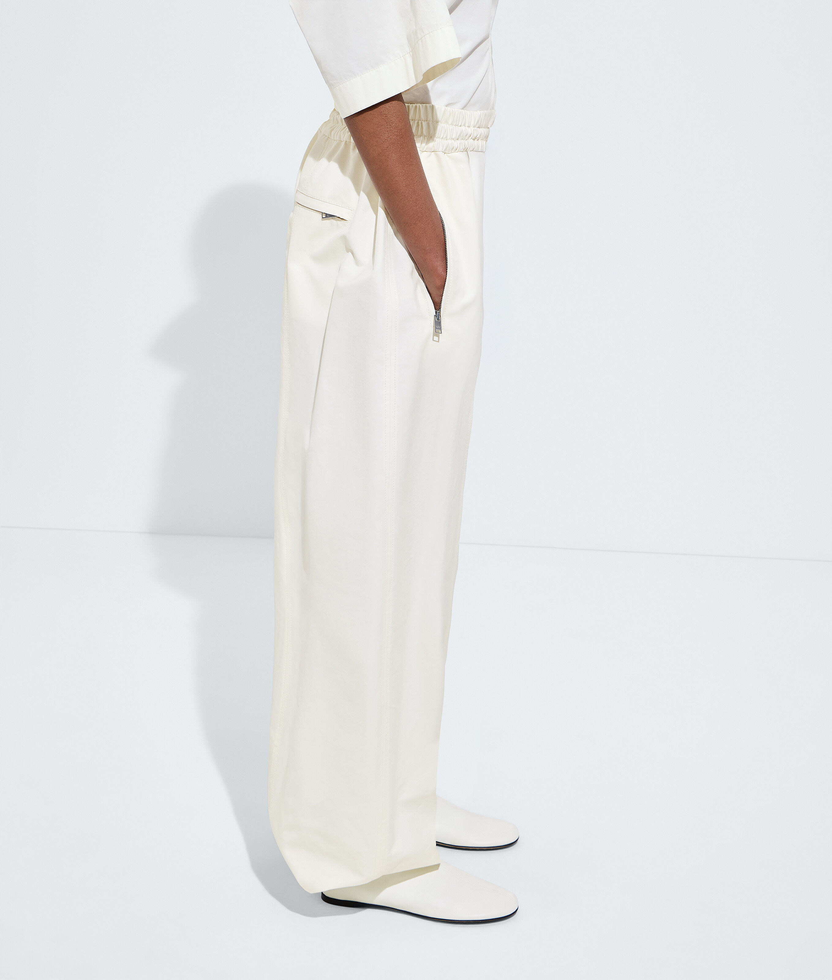 Women's Compact Cotton Toile Pants in Parchment Bottega Veneta Luxembourg EN - Image 2