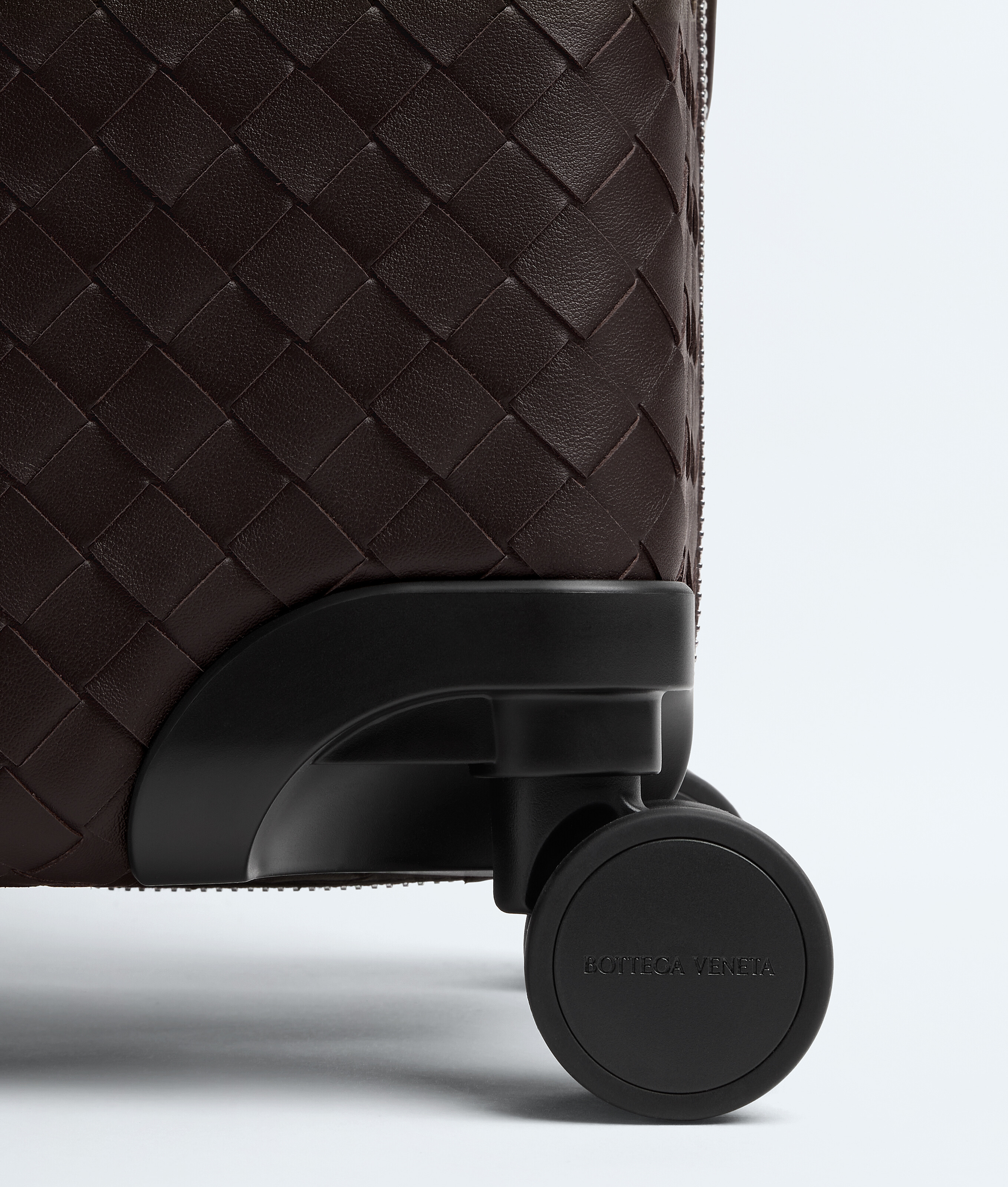 Odyssey Intrecciato Cabin Suitcase in Fondant Bottega Veneta Kuwait EN - Image 5