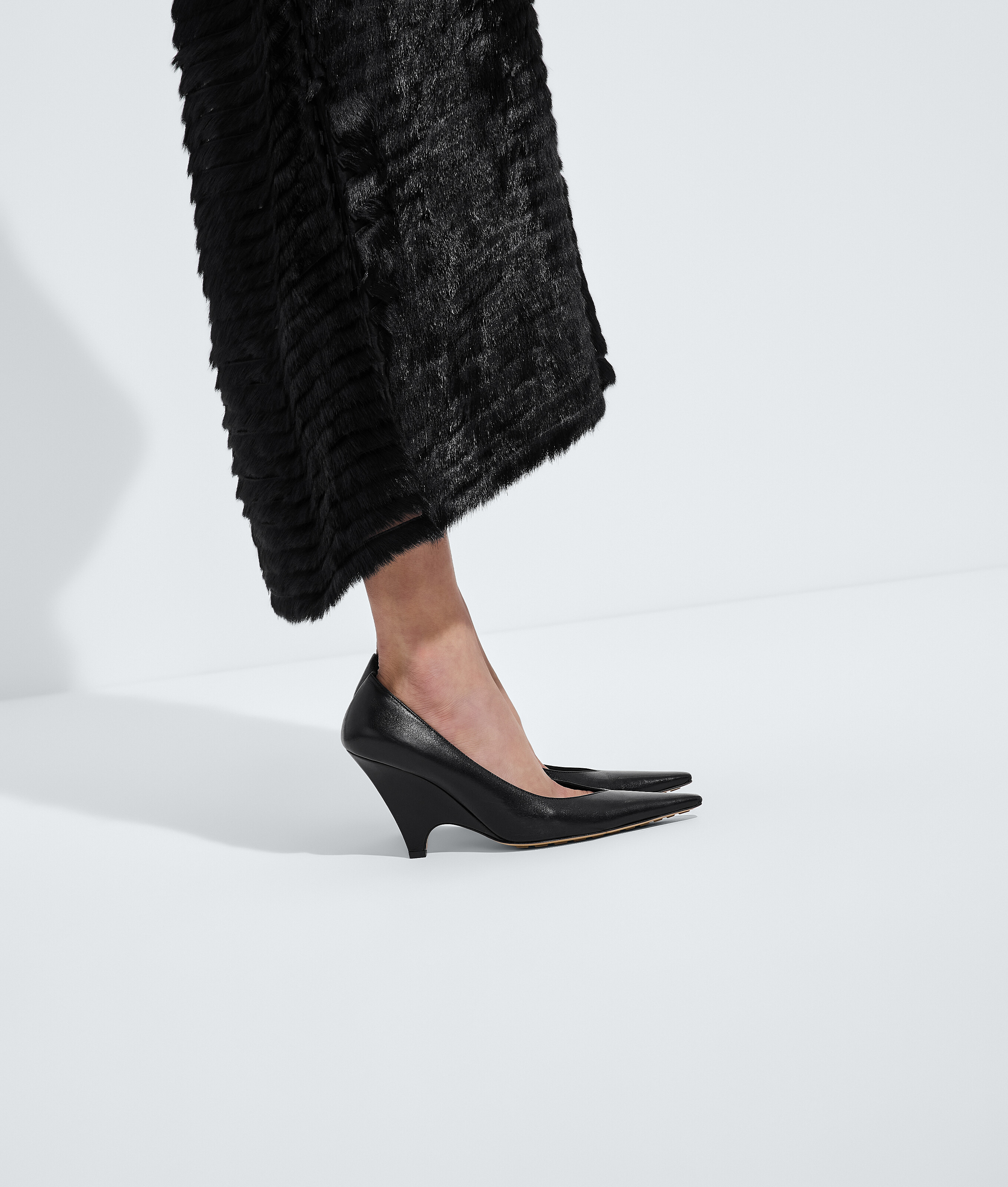 Women's Scaletta Pump in Black Bottega Veneta Luxembourg EN - Image 2