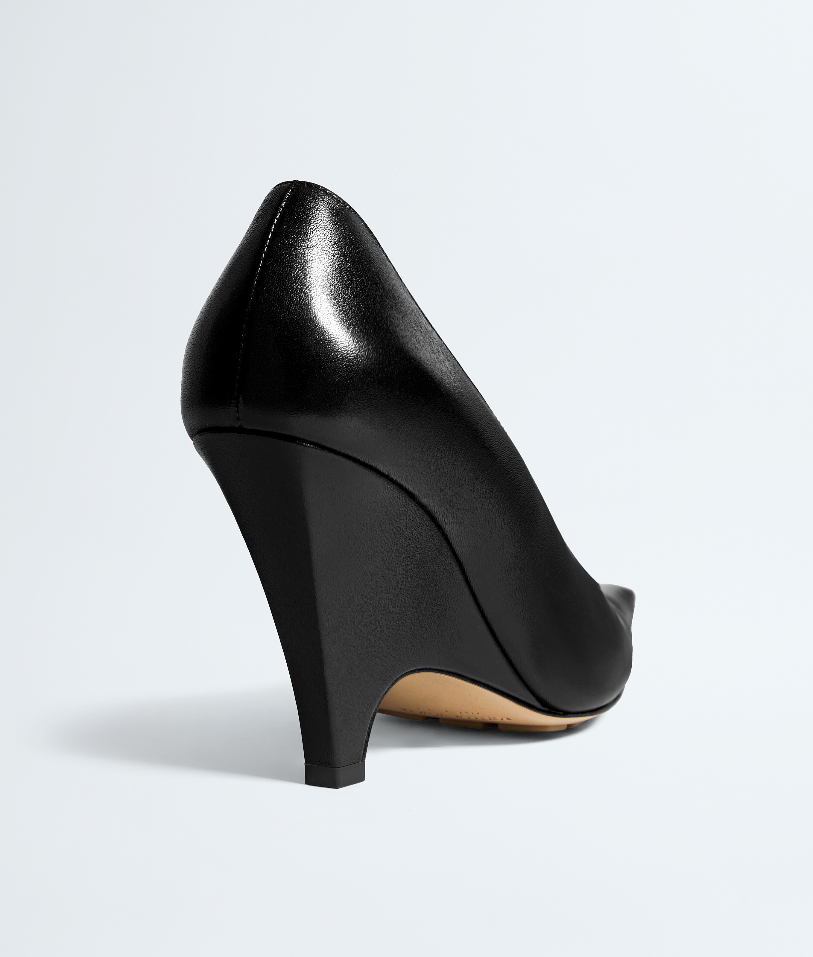 Women's Scaletta Pump in Black Bottega Veneta Luxembourg EN - Image 5