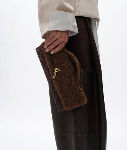 Women's Andiamo Clutch in Fondant/gingerbread Bottega Veneta Macao SAR China EN - Image 2