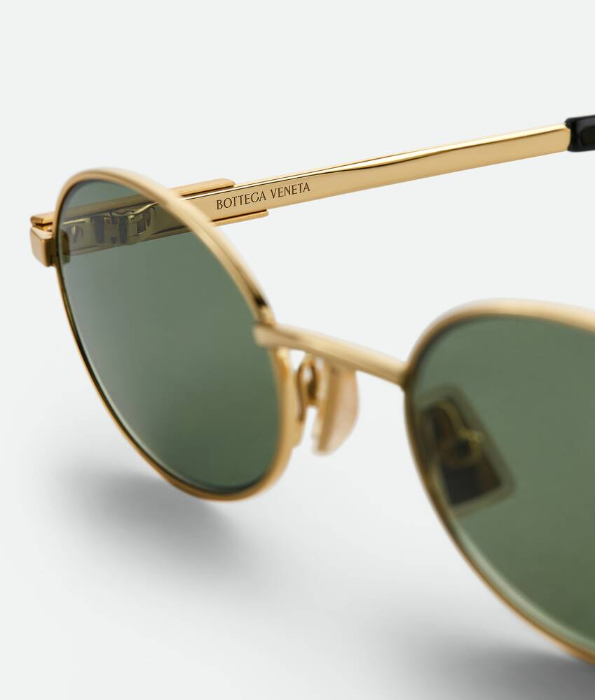 Display a large version of the product image 4 - Classic Oval Sunglasses