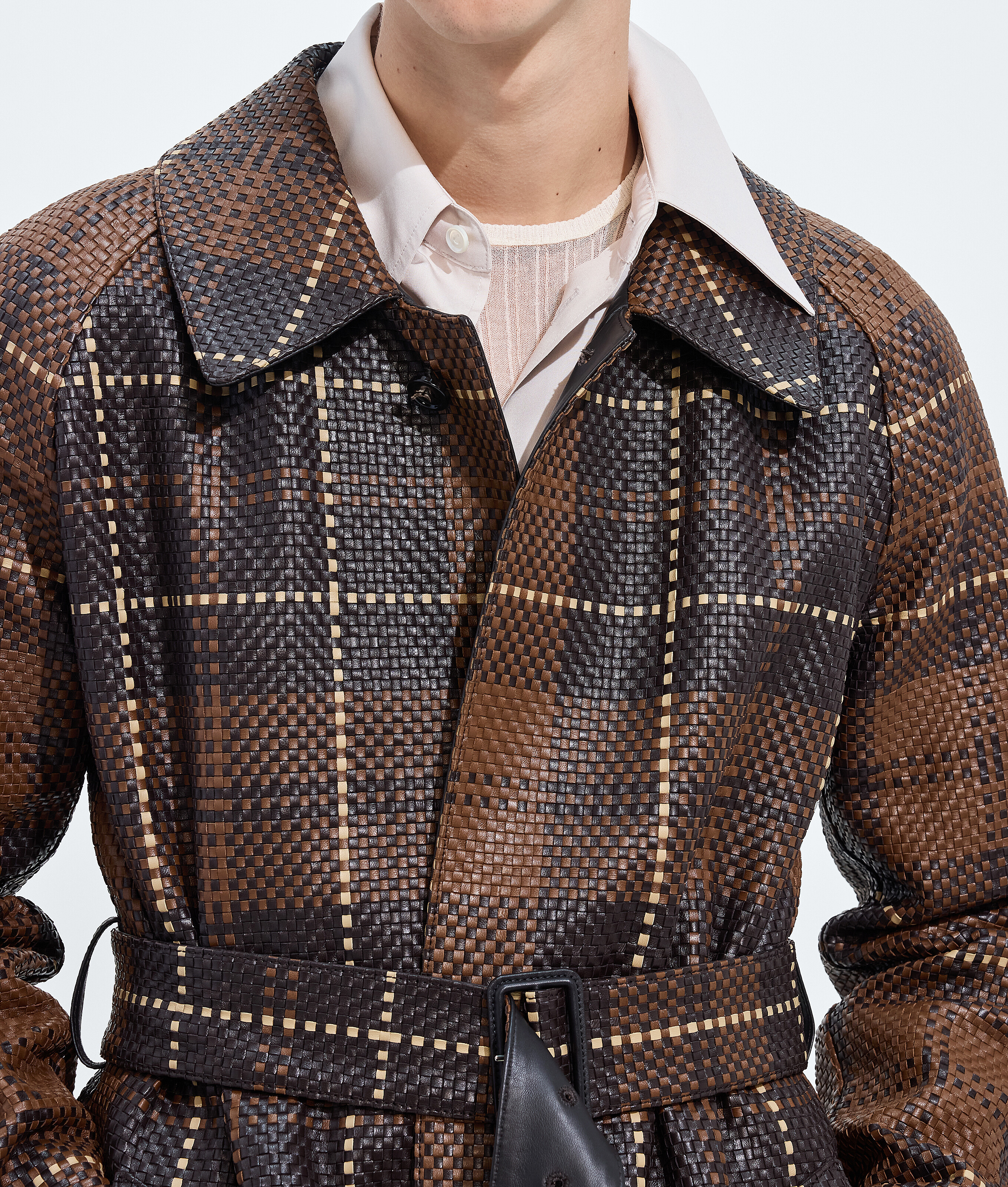 Men's Mini Intrecciato Leather Coat in Nocciola/fond/sesame Bottega Veneta Luxembourg EN - Image 4