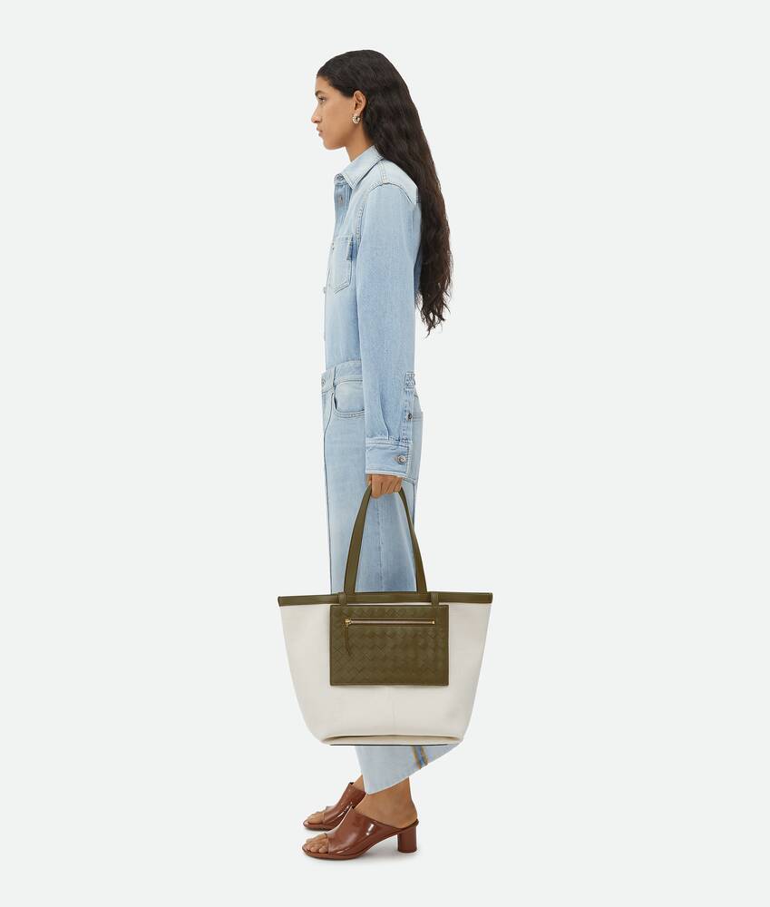 Women's Medium Flip Flap in Natural / Mud Bottega Veneta Zimbabwe EN - Image 5