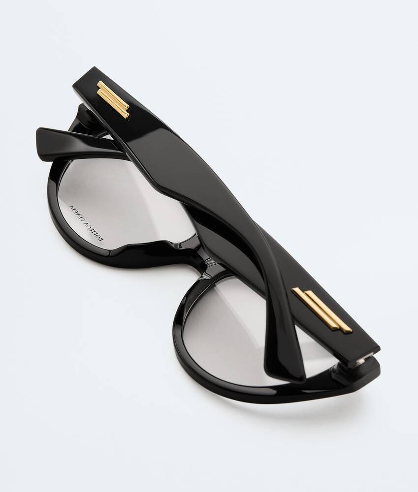 Classic Cat Eye Eyeglasses in Black/transparent Bottega Veneta Brazil EN - Image 3