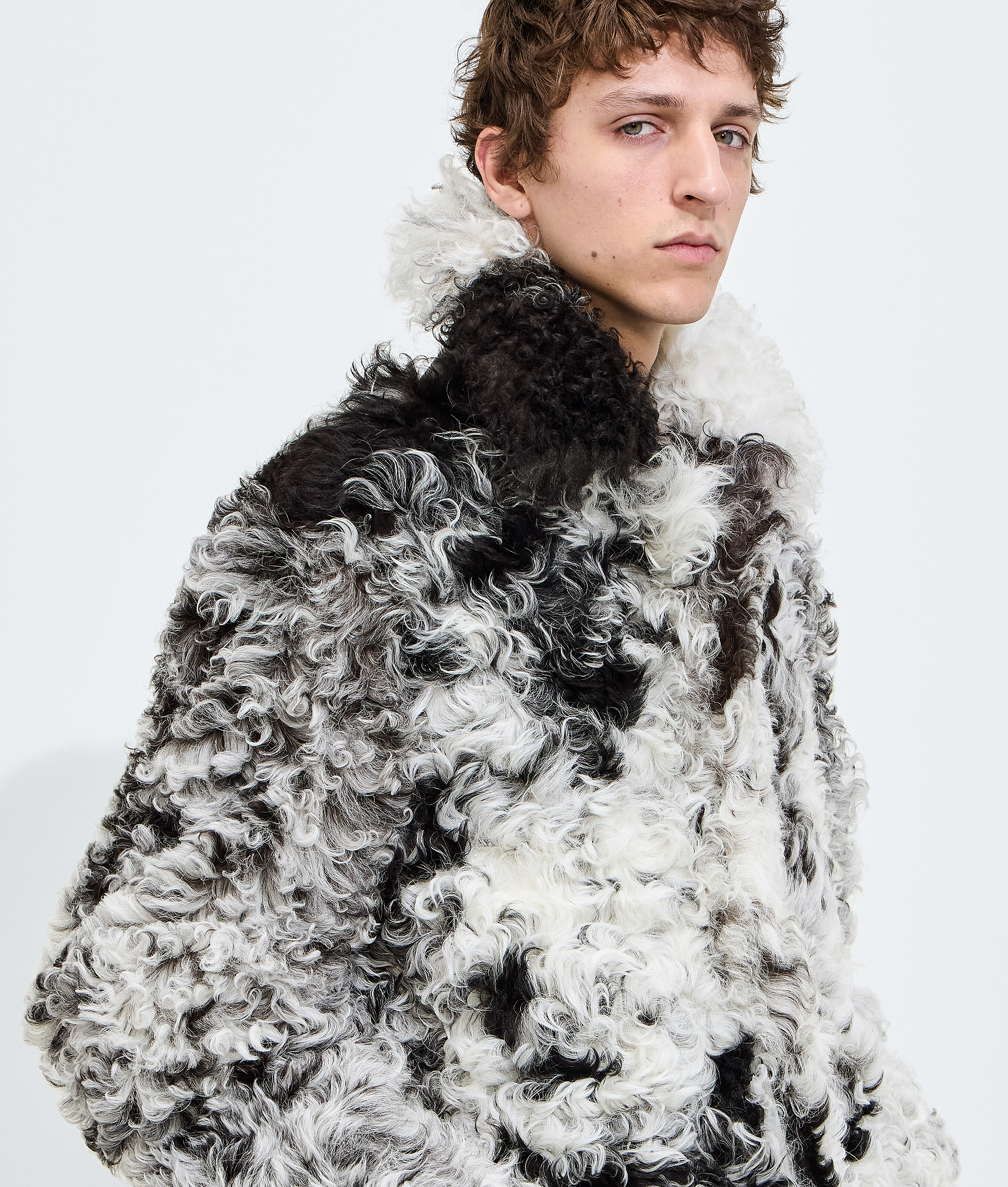 Men's Spotted Curly Shearling Coat in Himalaya Bottega Veneta Luxembourg EN - Image 2