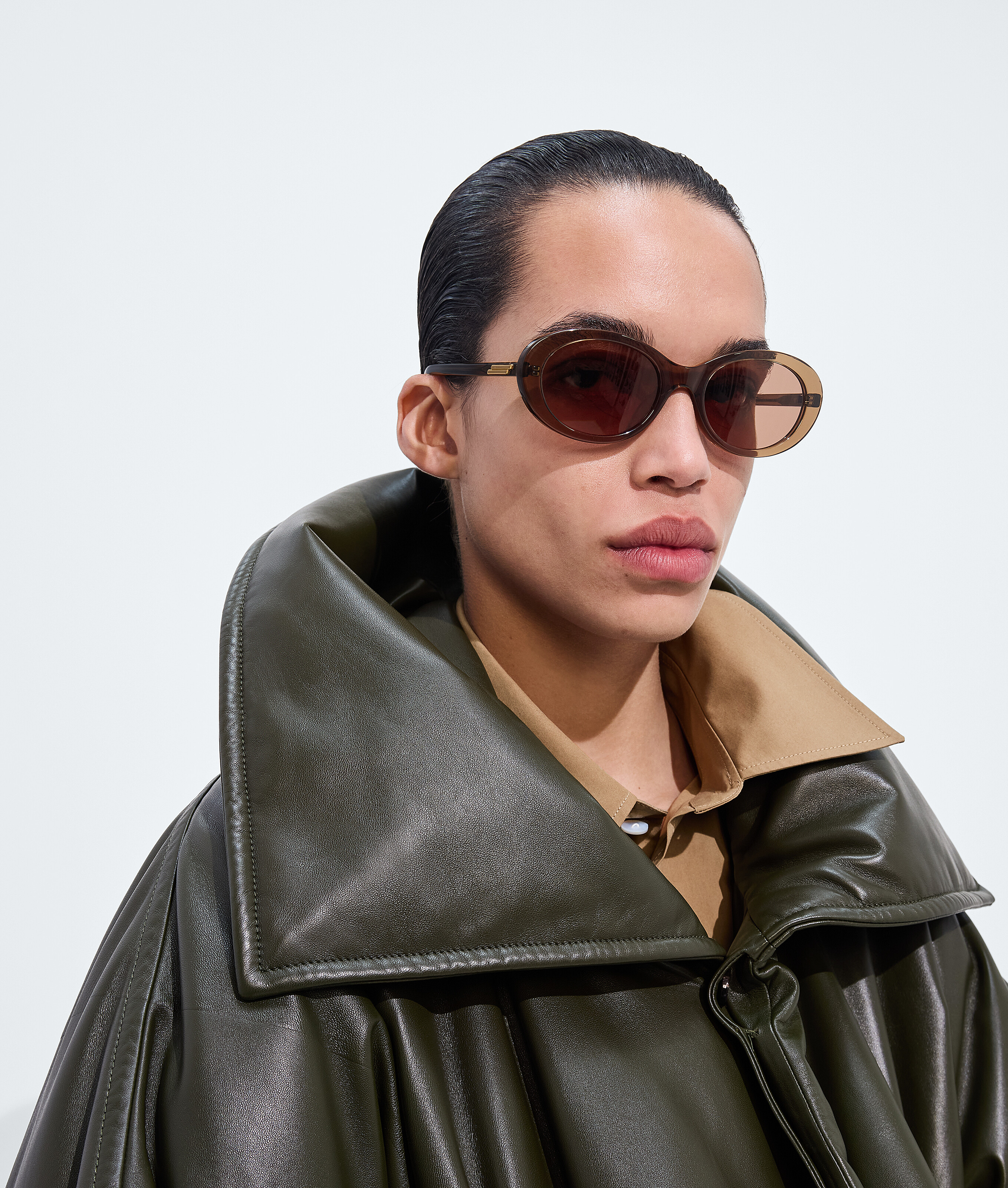 Classic Oval Sunglasses in Brown/brown Bottega Veneta Luxembourg EN - Image 2