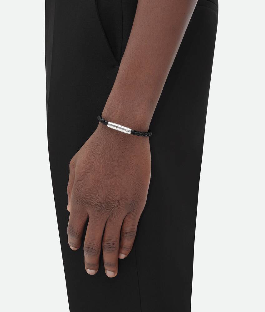 Men's Braid Leather Bracelet in Black Bottega Veneta Romania EN - Image 2