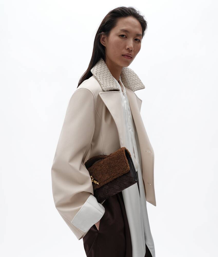 Women's Andiamo Clutch in Fondant/gingerbread Bottega Veneta Macao SAR China EN - Image 5