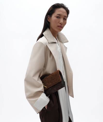 Women's Andiamo Clutch in Fondant/gingerbread Bottega Veneta Macao SAR China EN - Image 5
