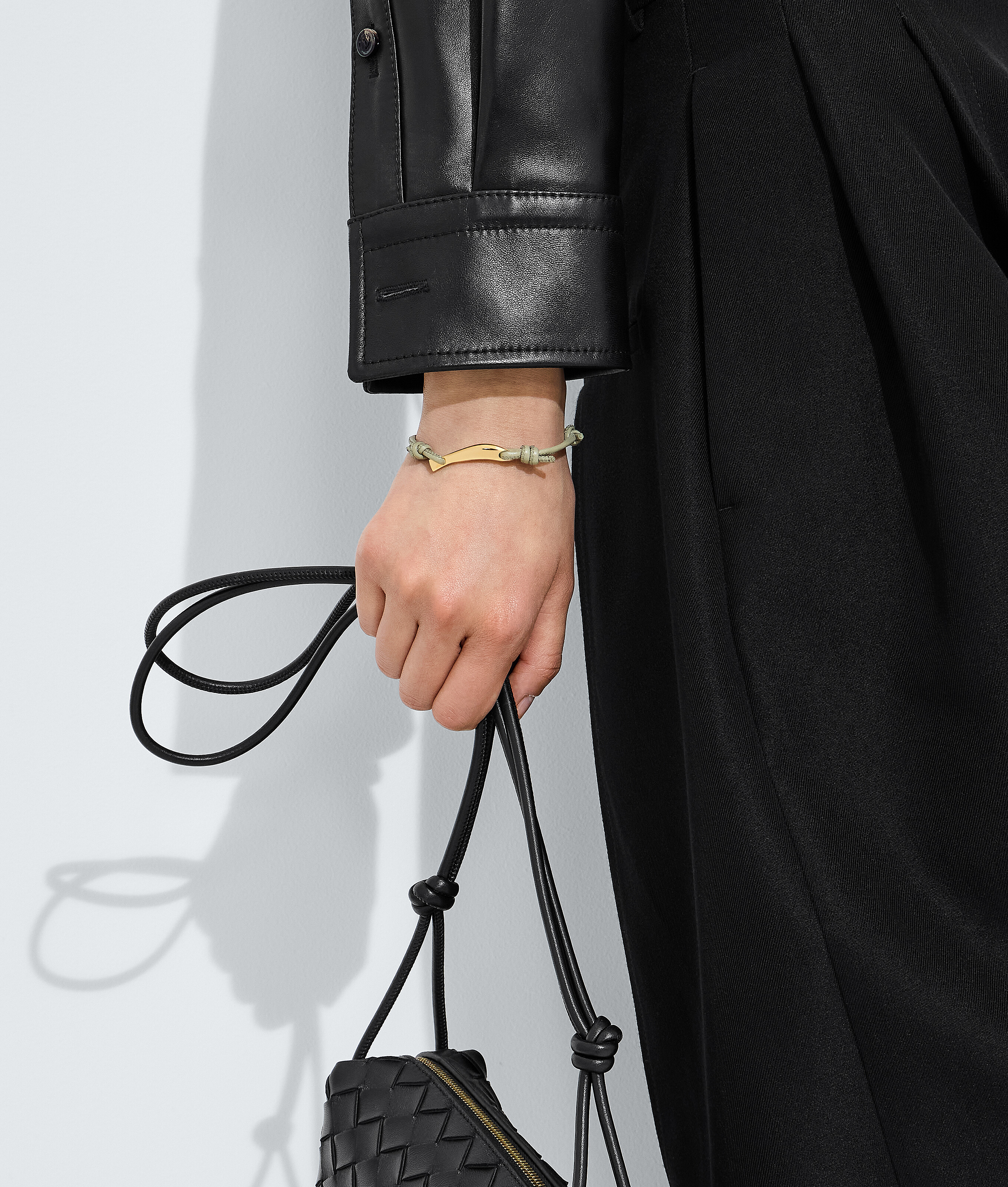 Women's Sardine Leather Bracelet in Travertine Bottega Veneta Luxembourg EN - Image 2