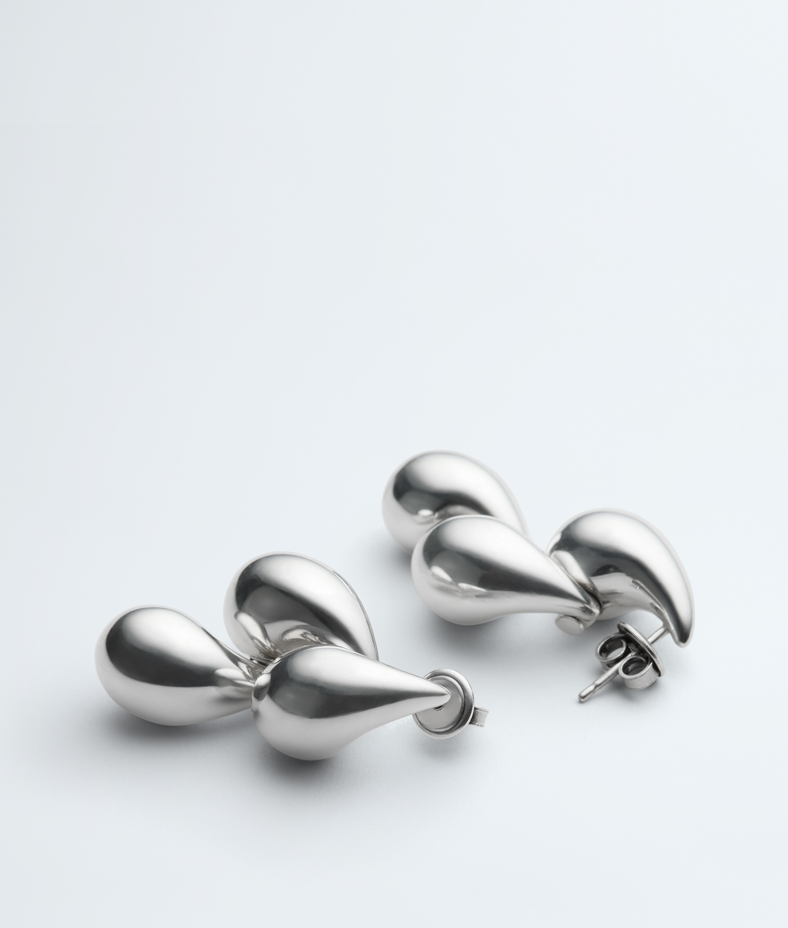 Women's Drop Chain Earrings in Silver Bottega Veneta Luxembourg EN - Image 3