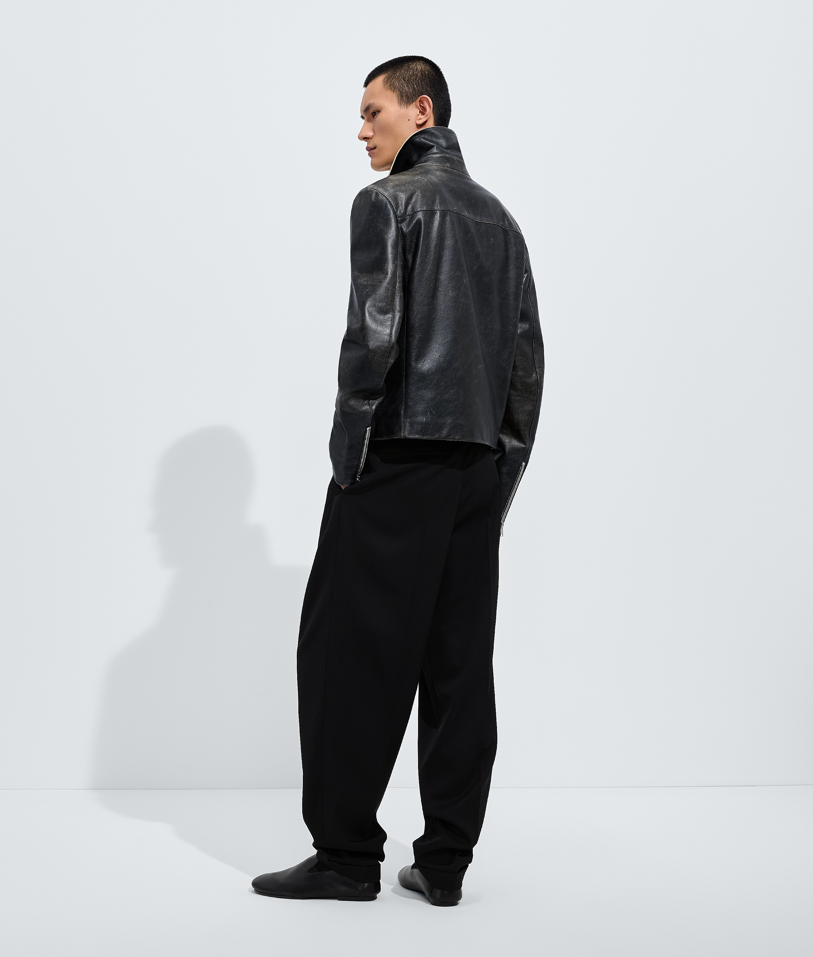 Men's Weathered Leather Jacket in Double black Bottega Veneta Luxembourg EN - Image 3