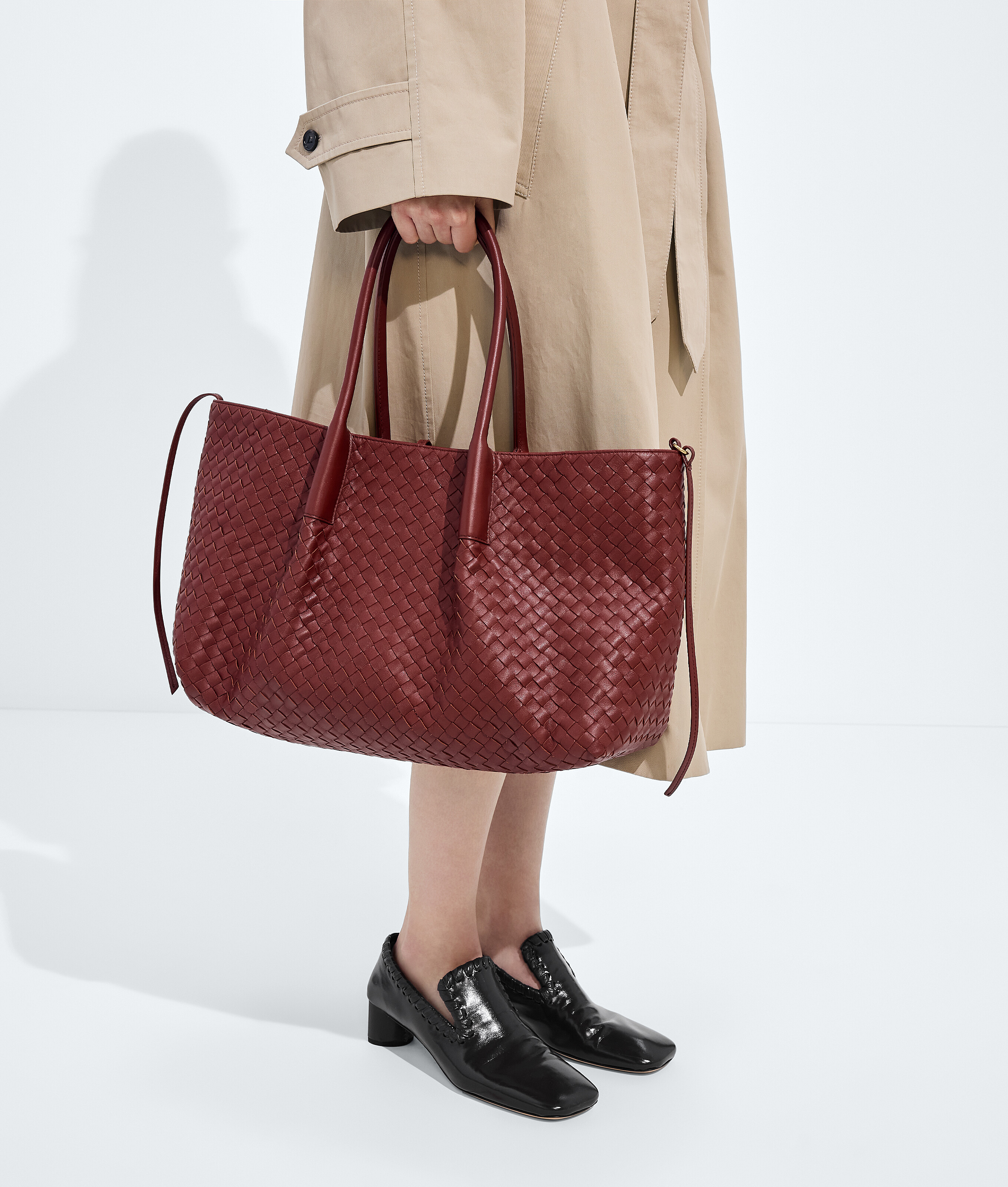Women's Large Pinacoteca in Rust/deep mahogany Bottega Veneta Croatia EN - Image 6