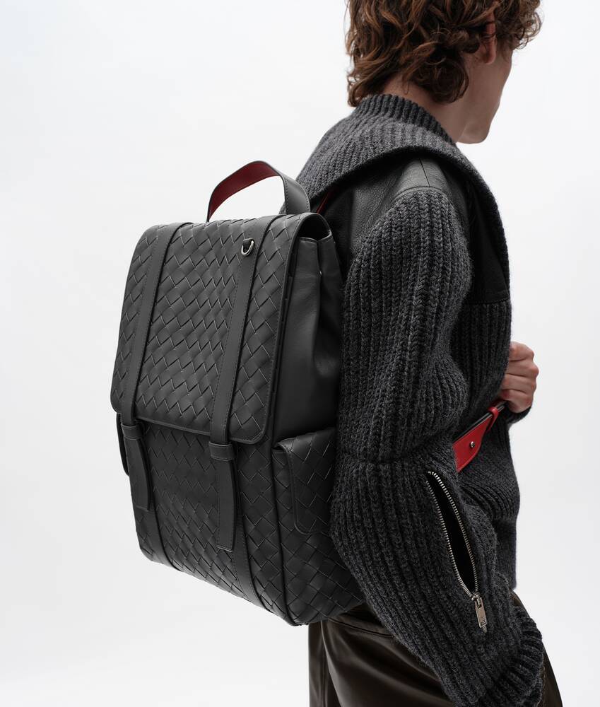 Men's Intrecciato Back to School Backpack in Obsidian gray/radar Bottega Veneta Qatar EN - Image 2