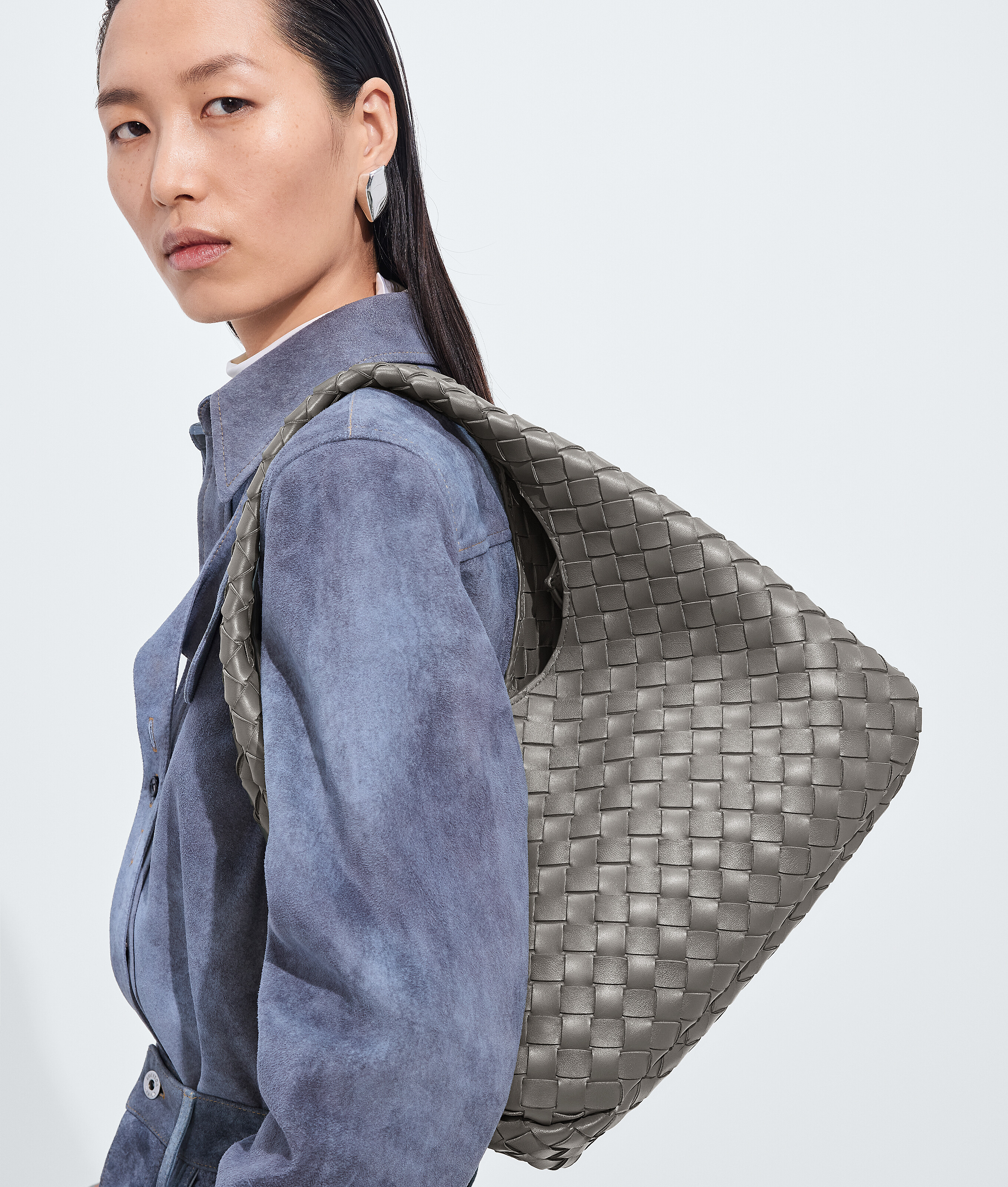 Women's Campana in Basalt Bottega Veneta Luxembourg EN - Image 2