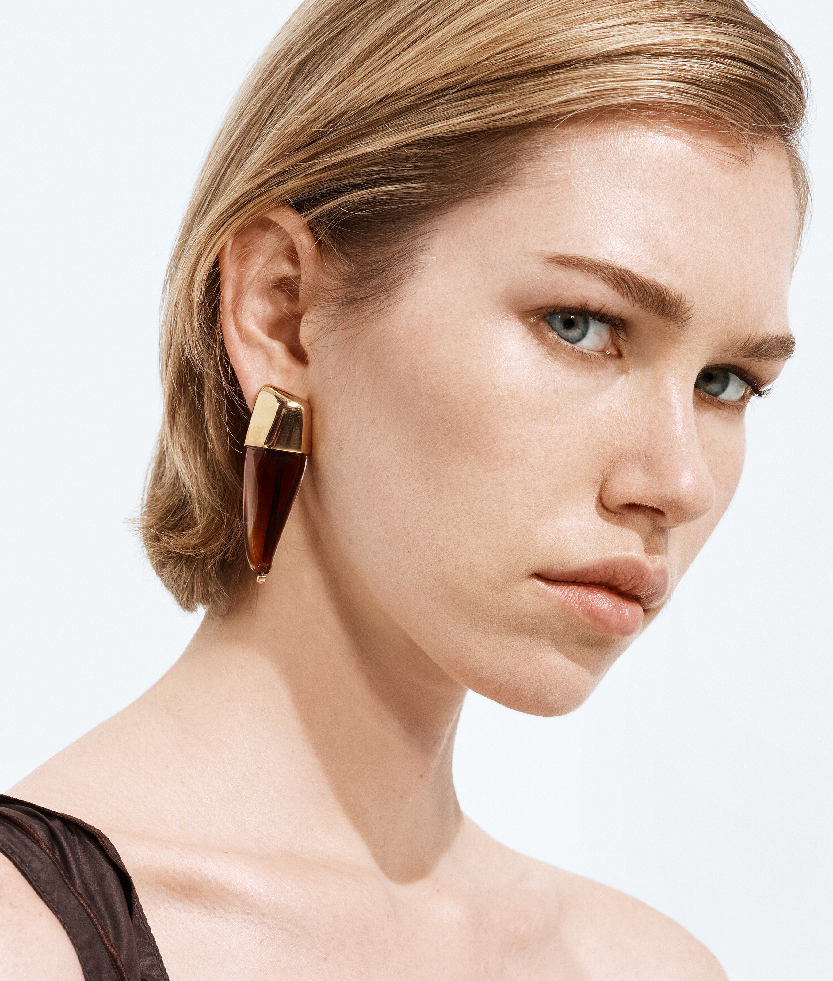Women's Large Prisma Earrings in Taffy Bottega Veneta Bulgaria EN - Image 2