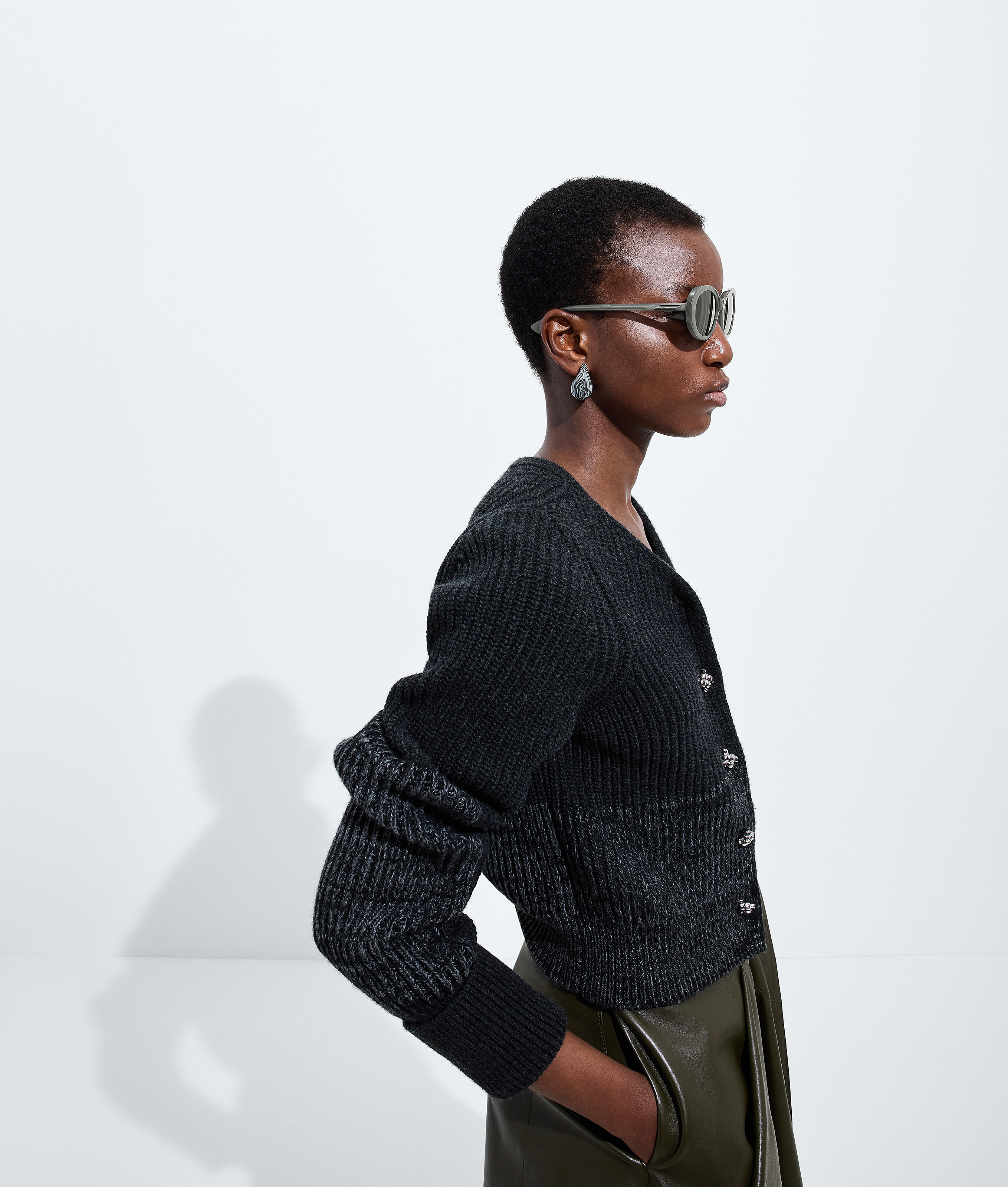 Classic Oval Sunglasses in Gray/gray Bottega Veneta Bulgaria EN - Image 2