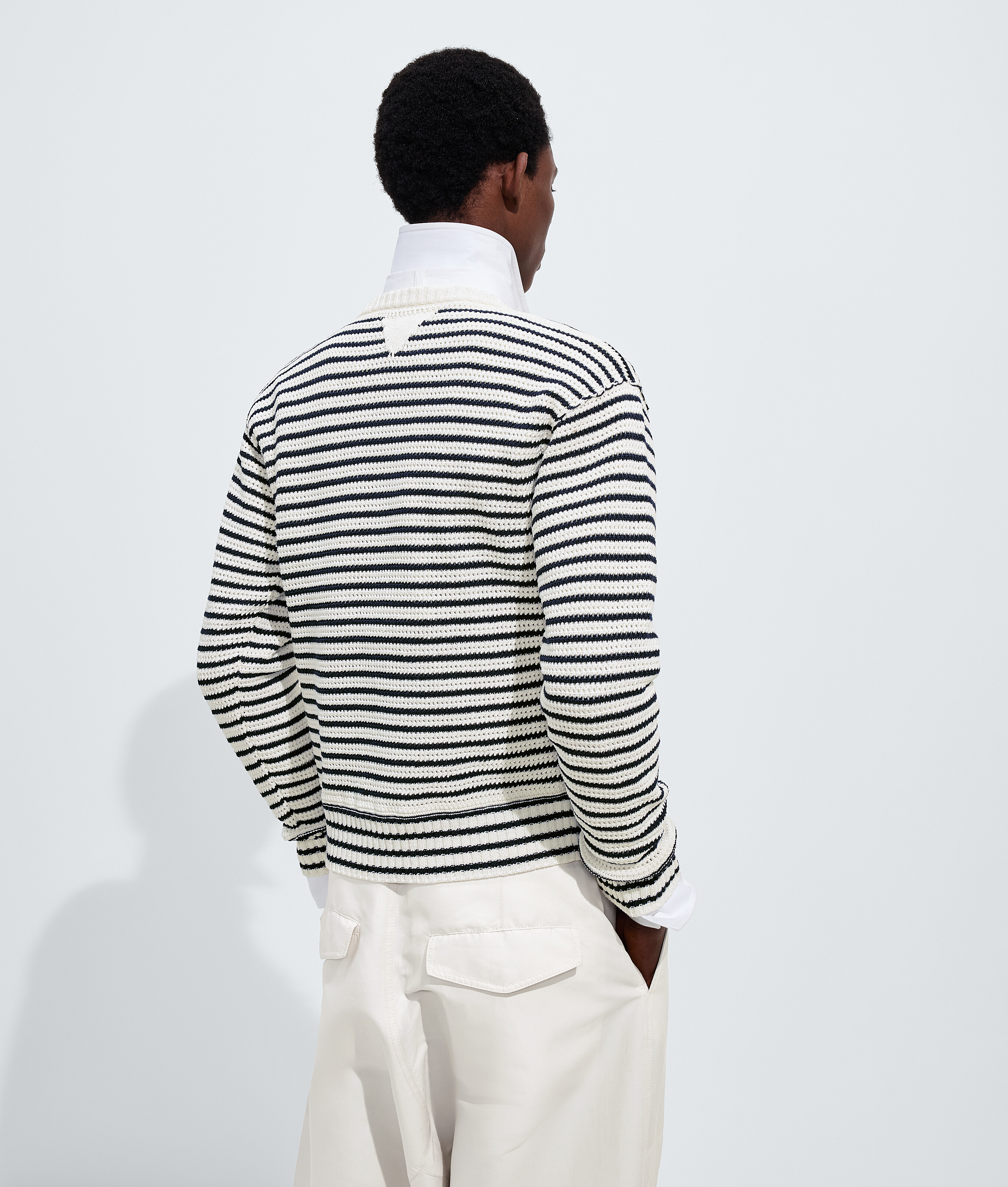 Men's Cotton Crochet Sweater in Chalk/midnight blue Bottega Veneta Malta EN - Image 3