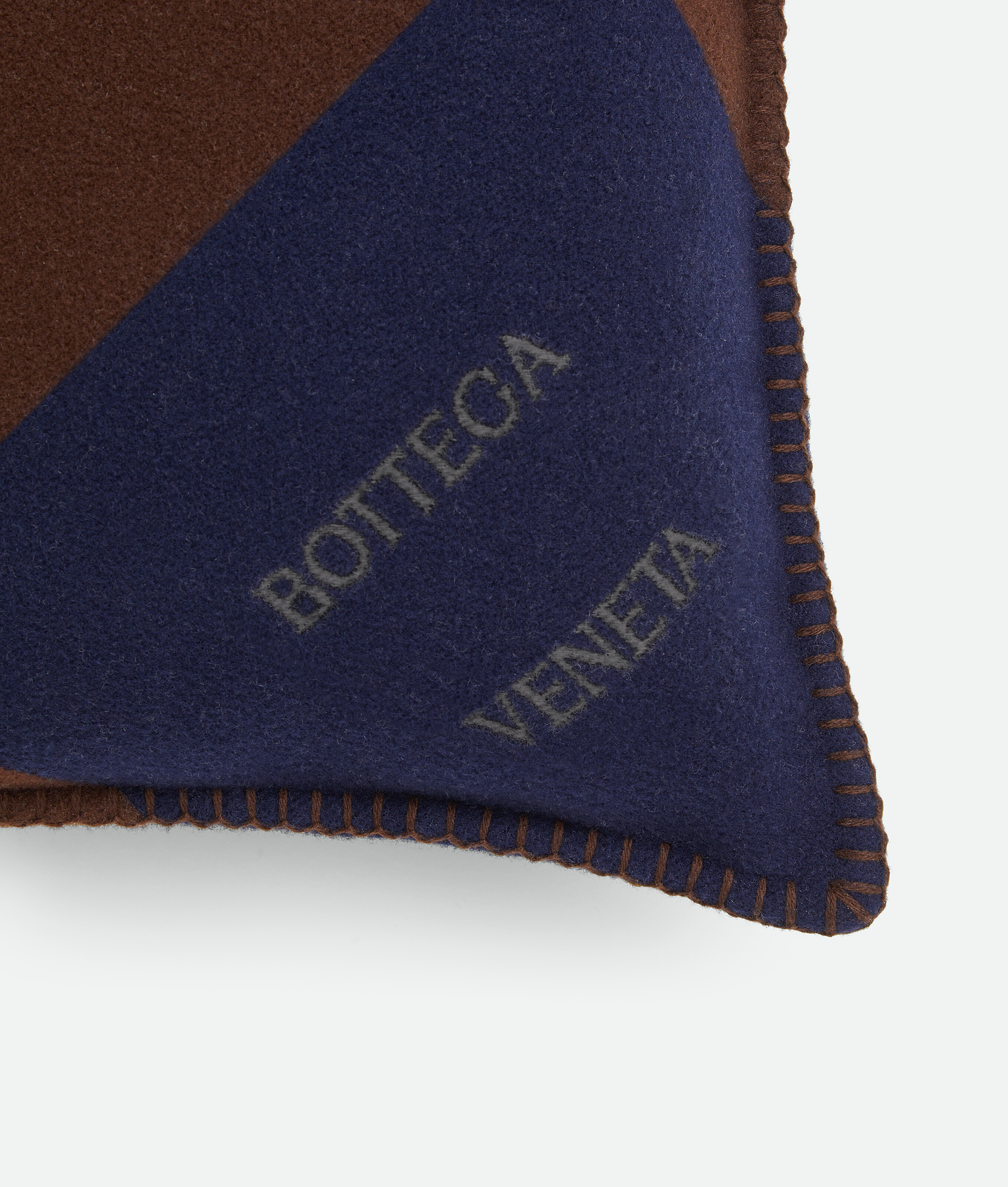Cuscino a quadri in jacquard in Abyss/wood Bottega Veneta Italia IT - Image 6