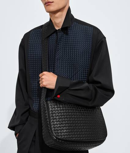 Men's Veneto Large Messenger in Black Bottega Veneta Singapore EN - Image 2