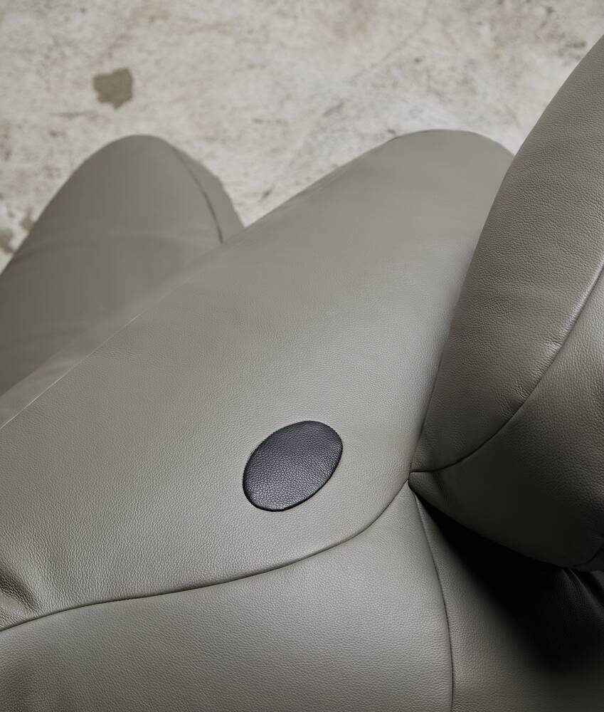 Medium Elephant Pouf in Drizzle/black Bottega Veneta Canada EN - Image 5