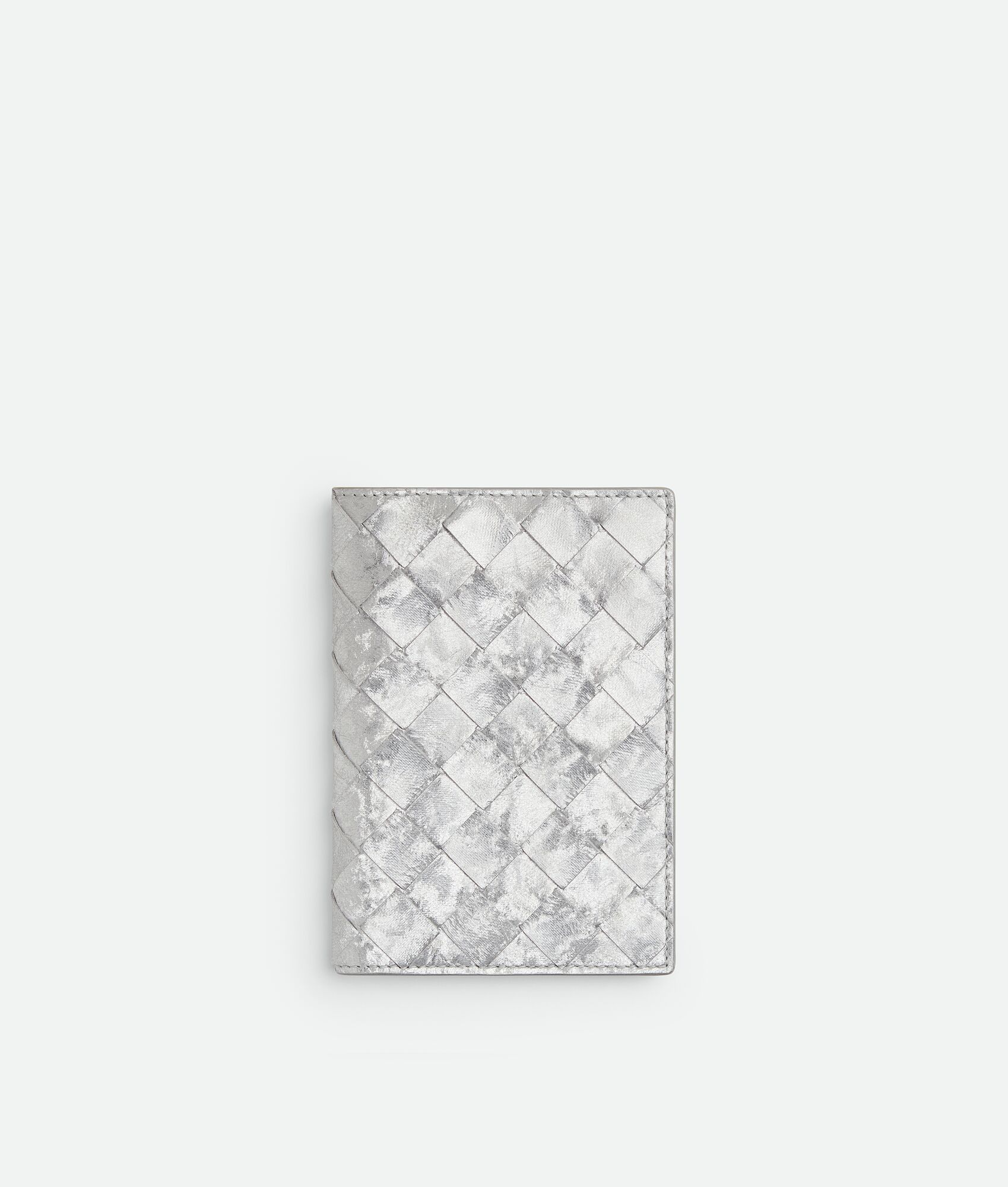 シルバー|直感力を上げる今年のラッキーカラー