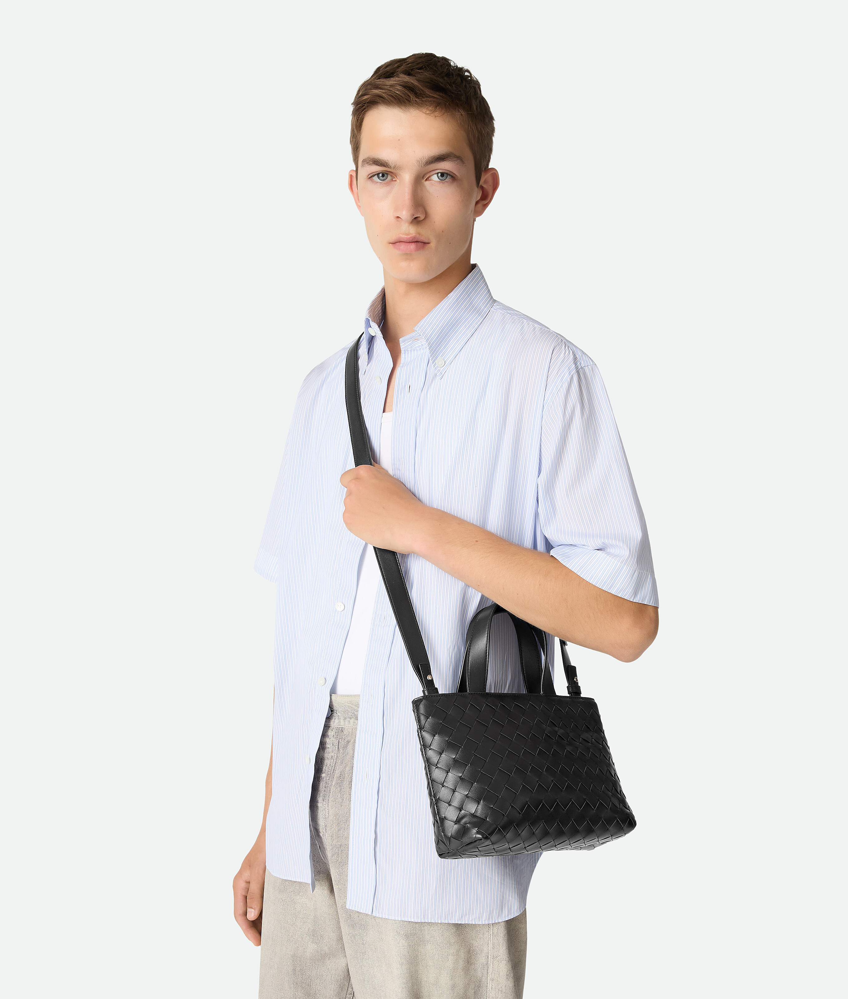 Men's Mini Intrecciato Zipped Tote in Black Bottega Veneta Luxembourg EN - Image 2
