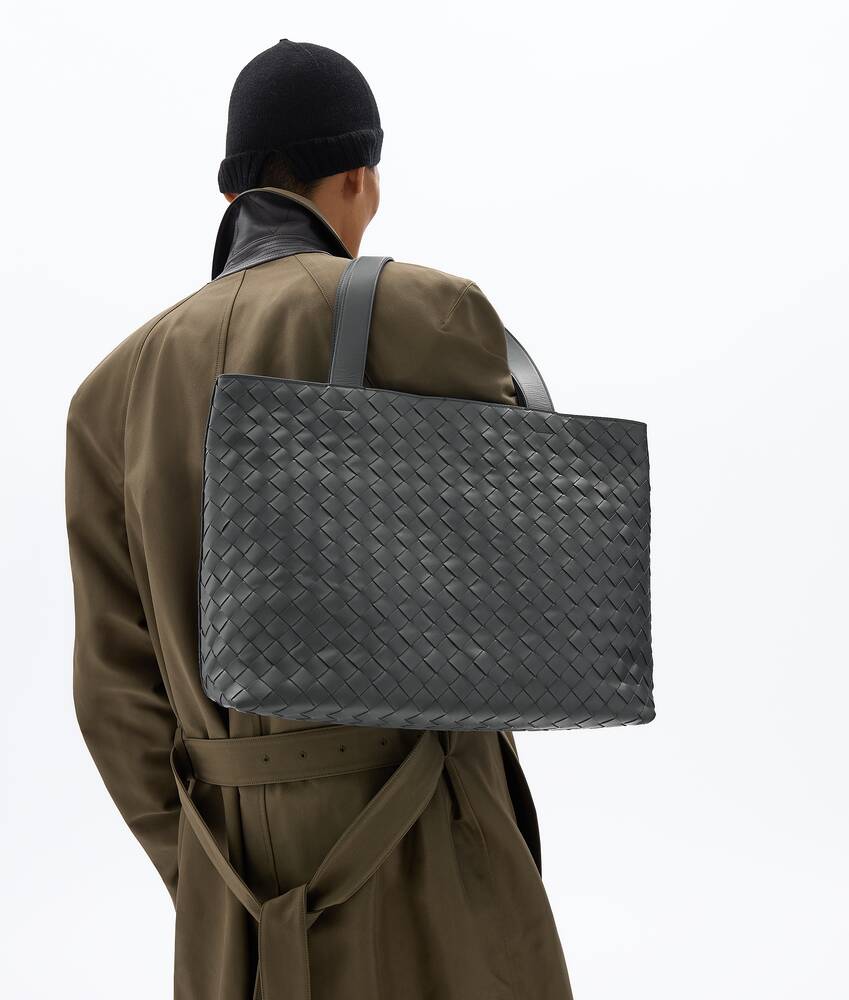 Men's Small Intrecciato Zipped Tote in Obsidian grey Bottega Veneta United Kingdom EN - Image 2