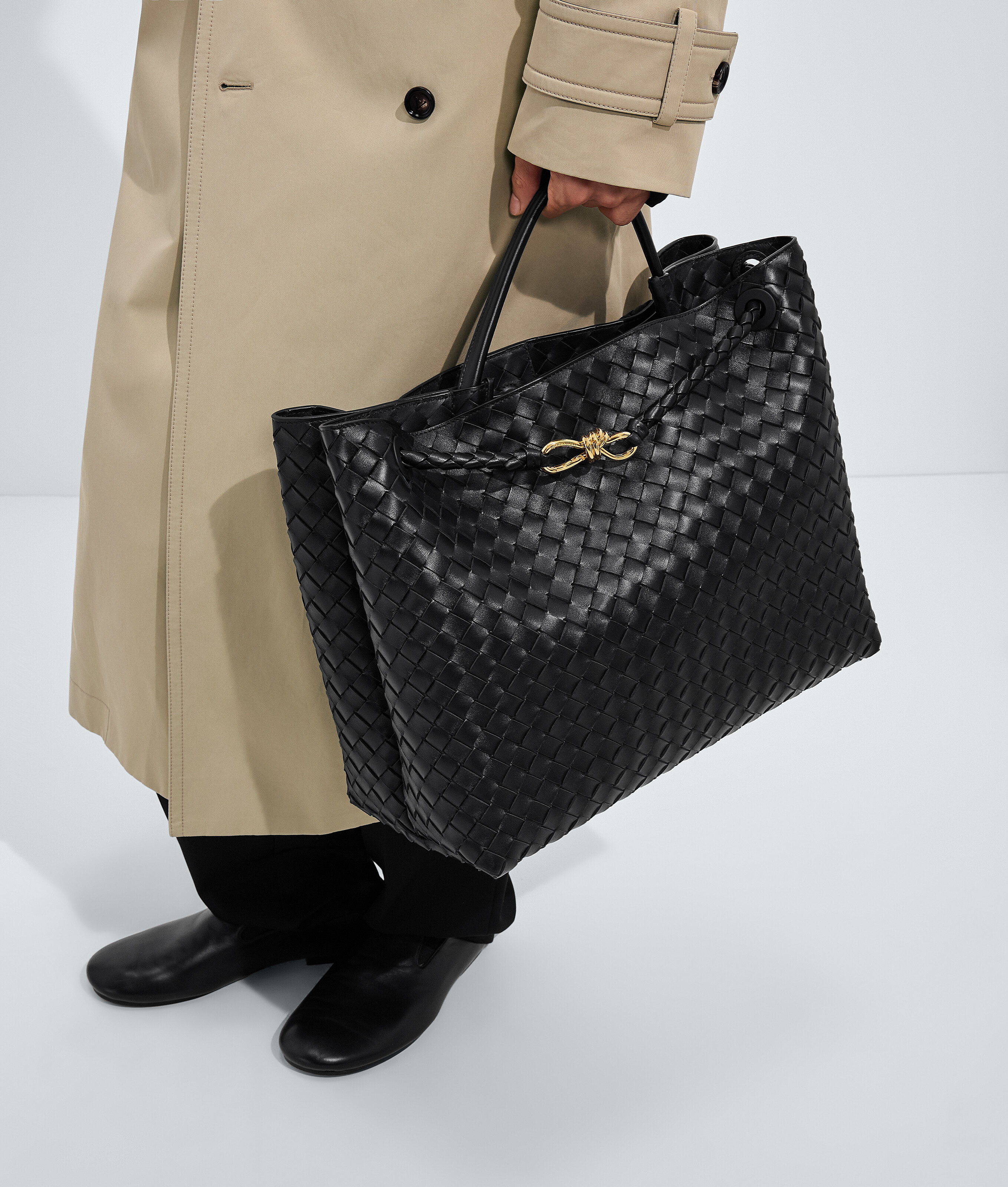 Women's Large Andiamo in Black Bottega Veneta Luxembourg EN - Image 2