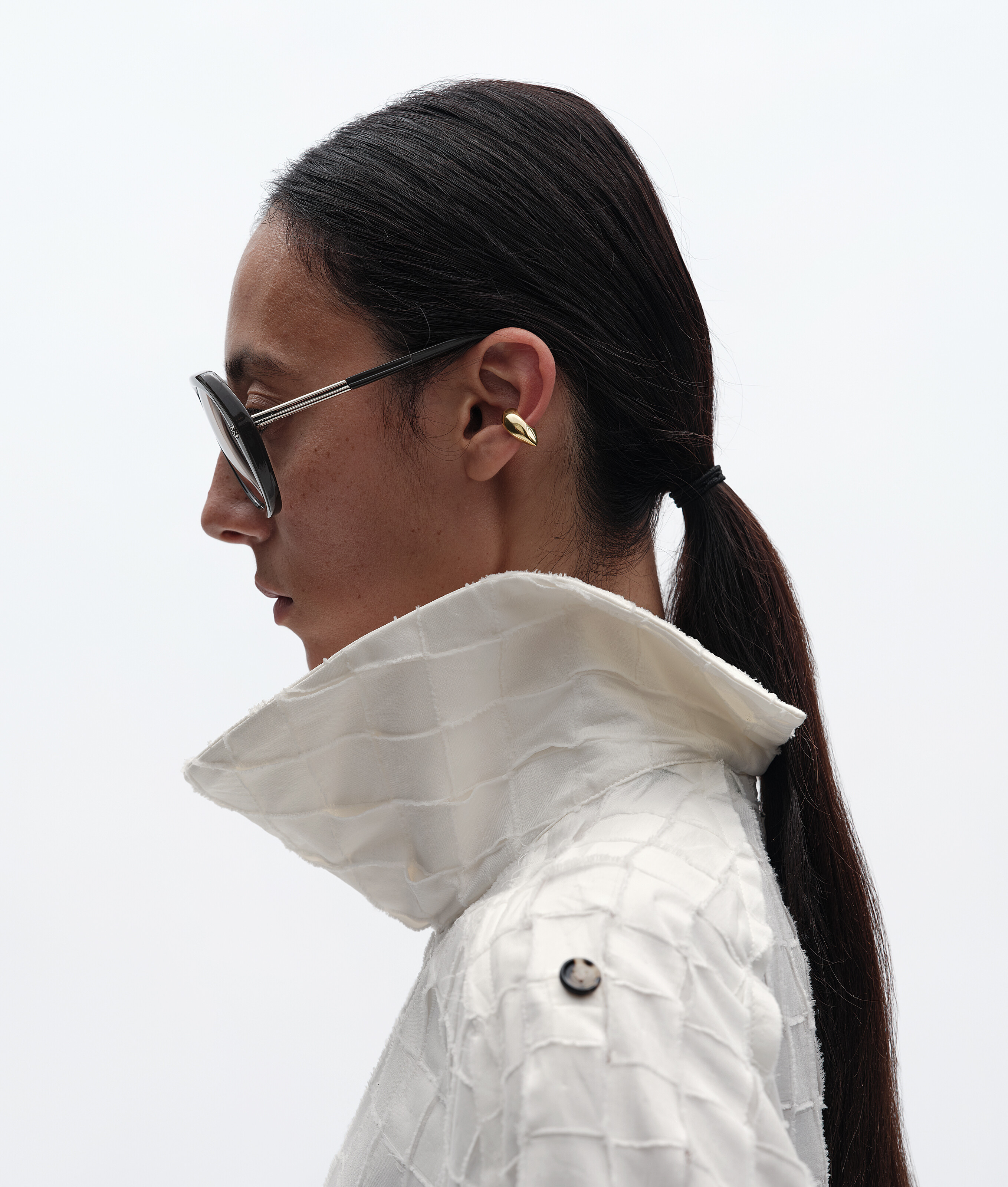 Women's Claw Earcuff  in Yellow gold Bottega Veneta Luxembourg EN - Image 2