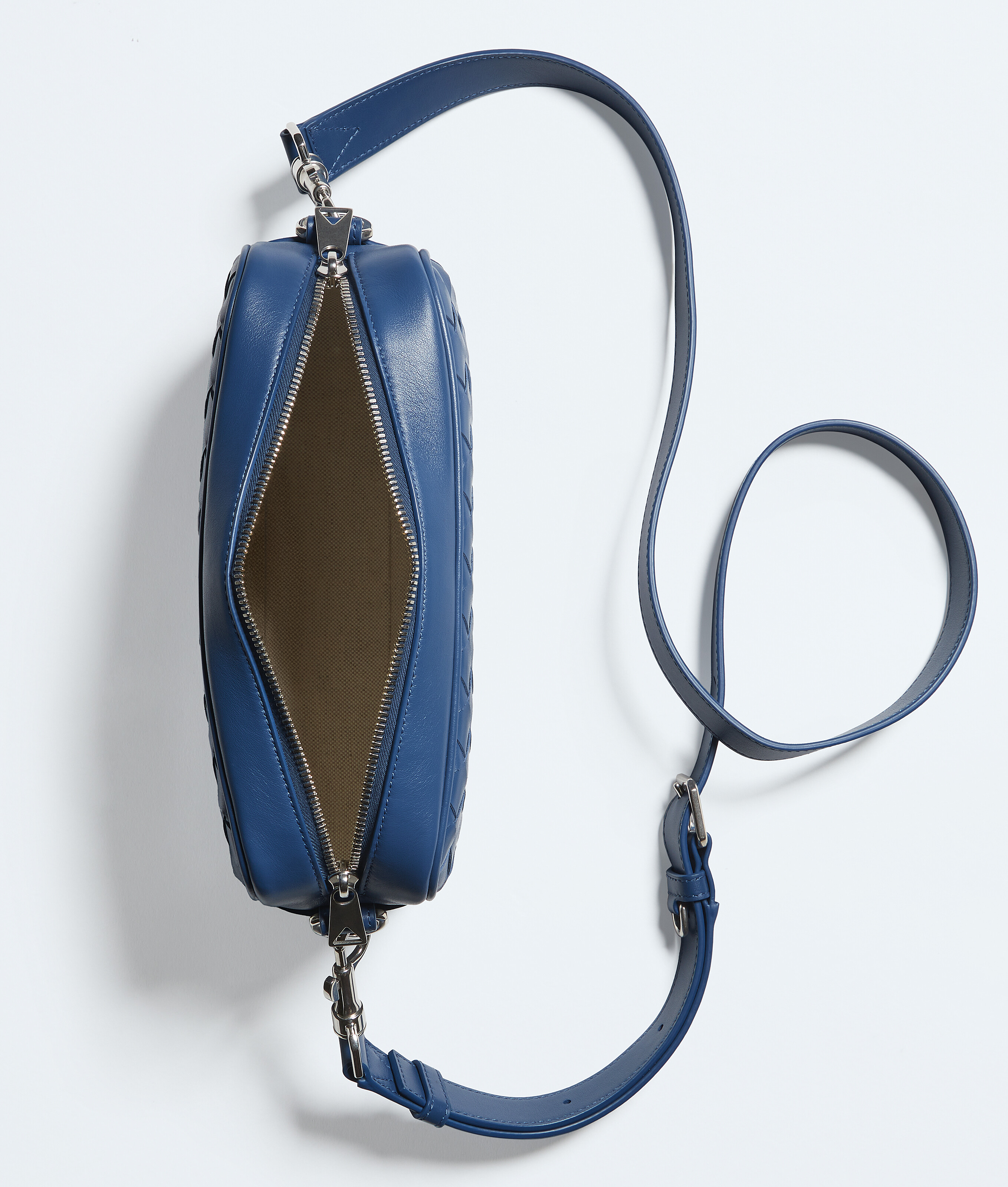 Men's Small Intrecciato Camera Bag in Blue venezia Bottega Veneta Zimbabwe EN - Image 3