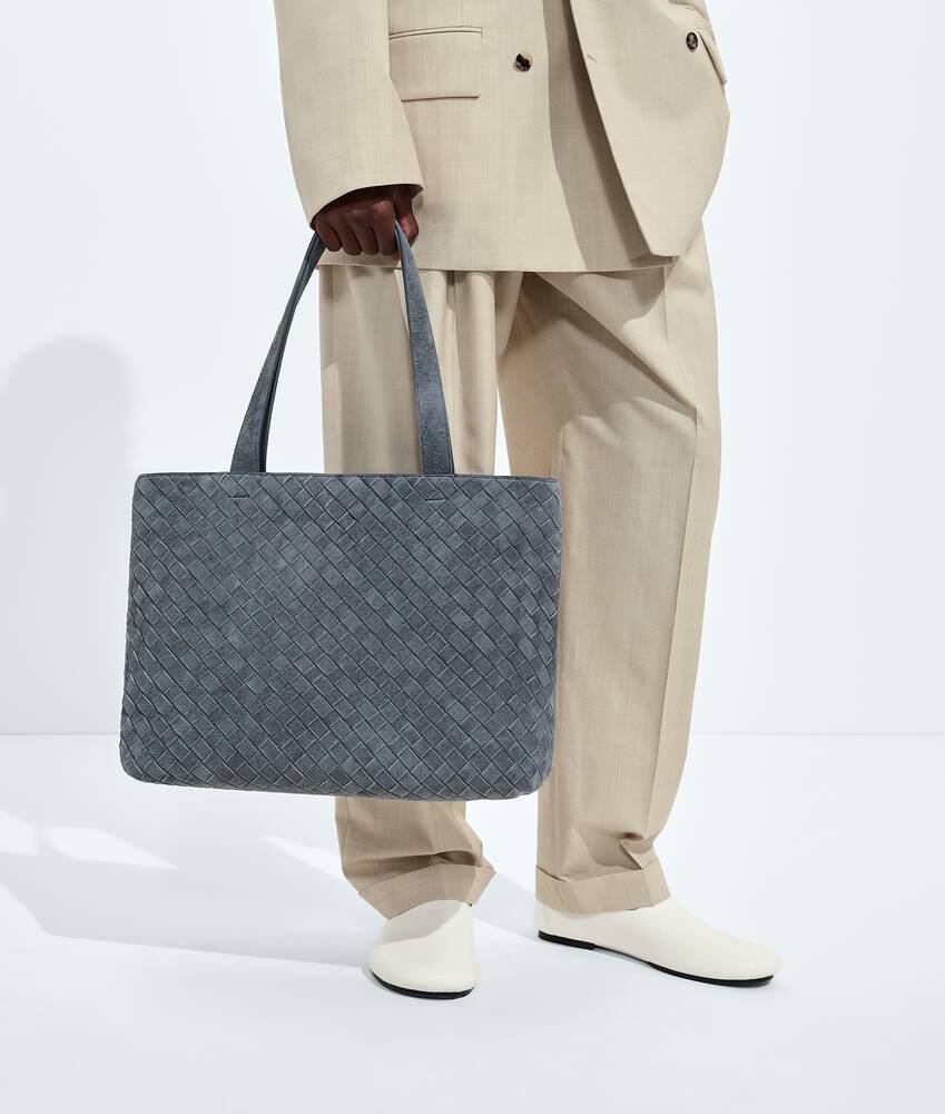 Display a large version of the product image 5 - Small Intrecciato Zipped Tote