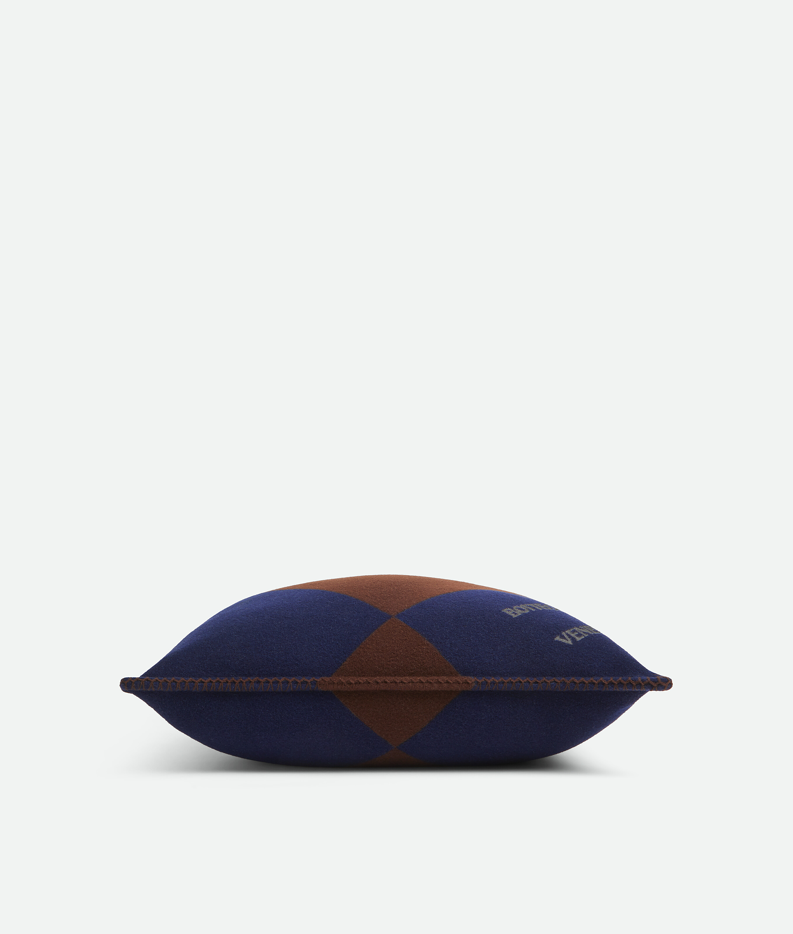 Cuscino a quadri in jacquard in Abyss/wood Bottega Veneta Italia IT - Image 3