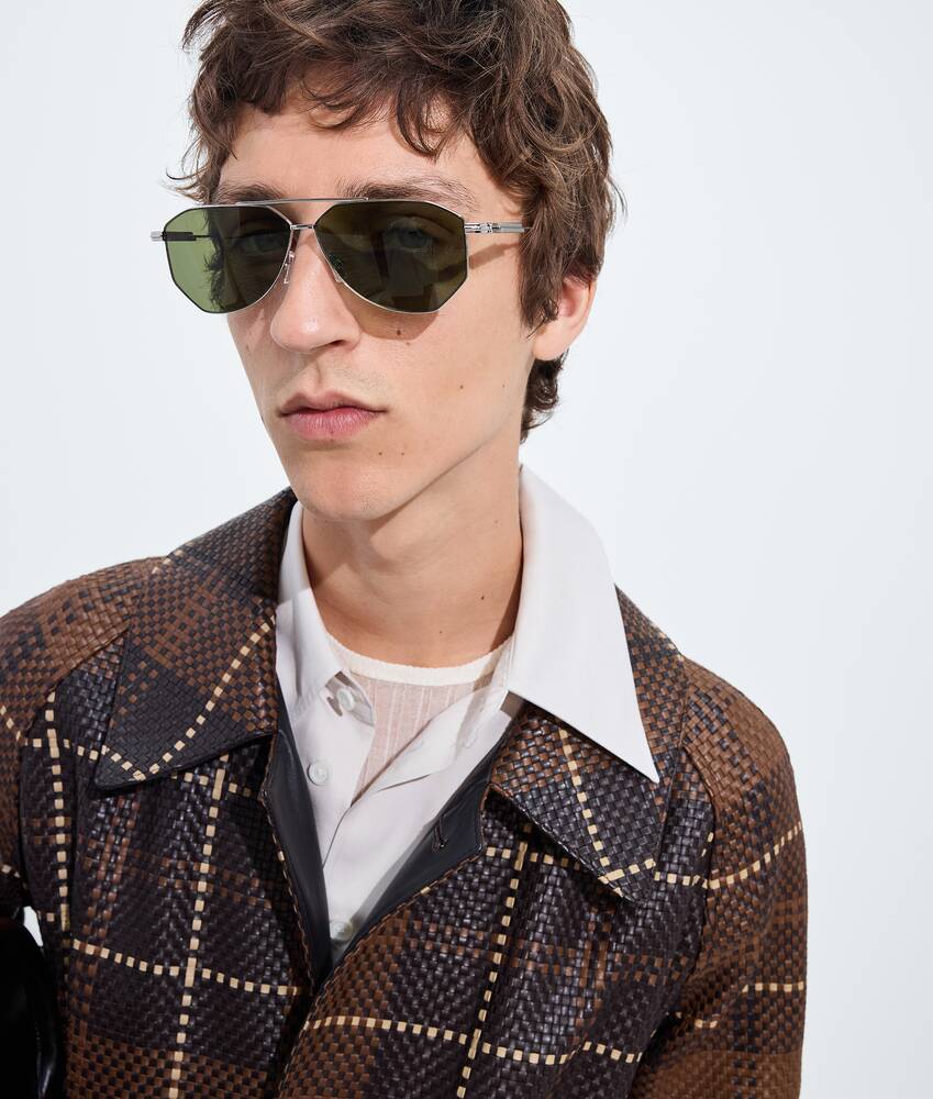 Lunettes de soleil aviateur Classic en Silver/green Bottega Veneta France FR - Image 2