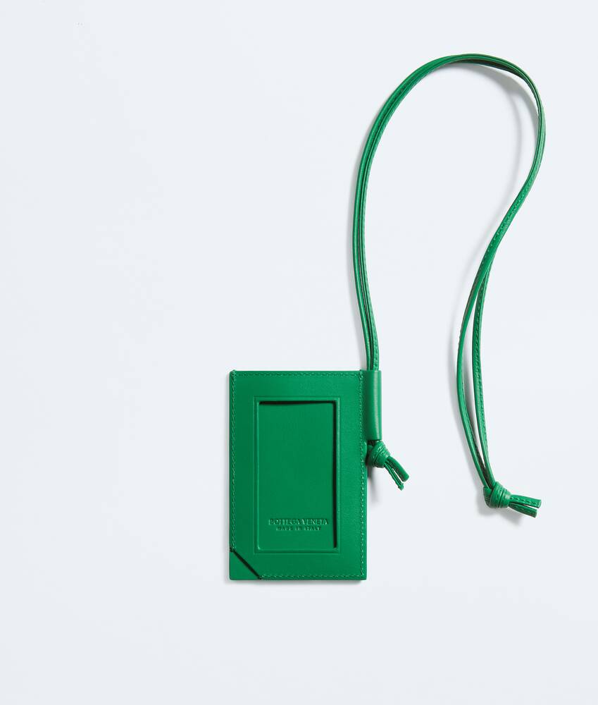 Exibir uma vers&atilde;o grande da imagem do produto 3 - Porta-crach&aacute; Intrecciato Stamp