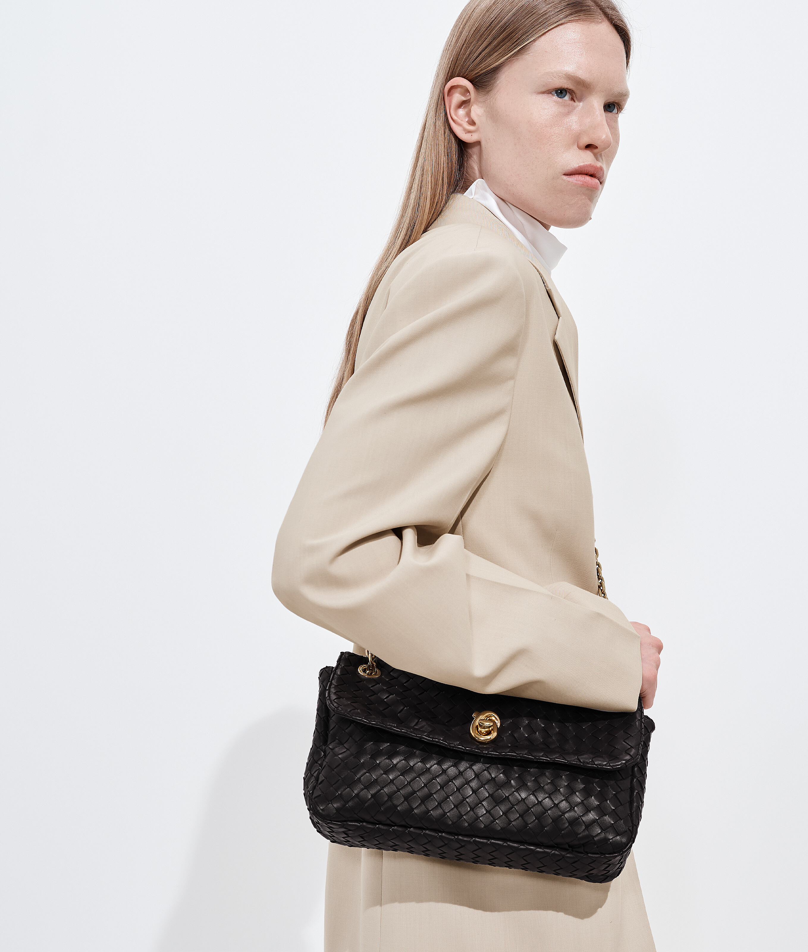 Madison da Donna in Espresso Bottega Veneta Italia IT - Image 6