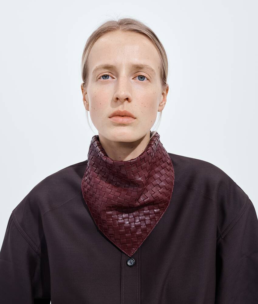 Display a large version of the product image 2 - Leather Intrecciato Foulard