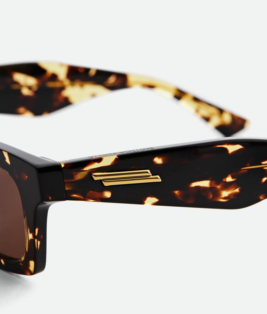 Display a large version of the product image 4 - Classic Squared Sunglasses