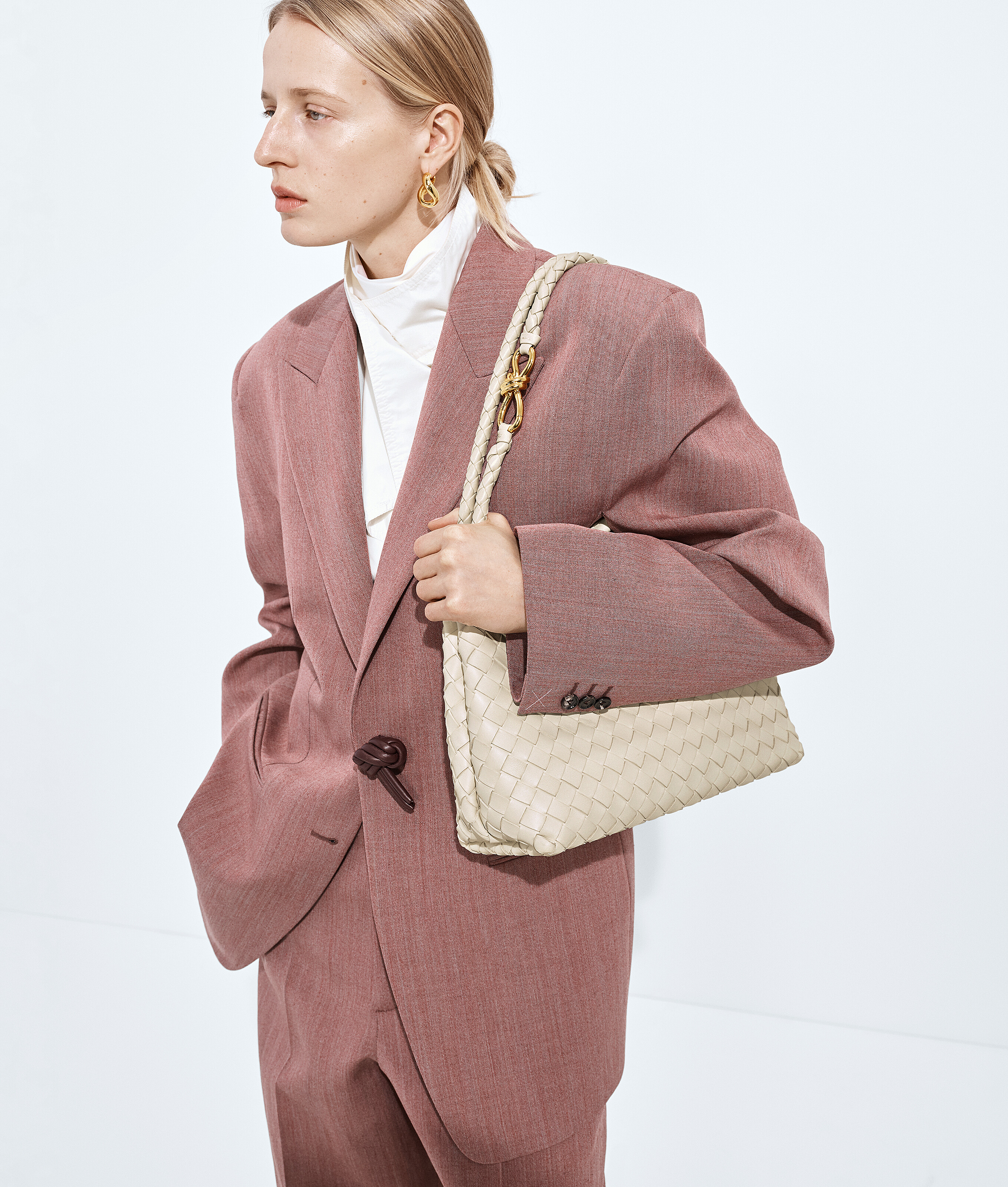 Andiamo da Donna in Sea salt Bottega Veneta Italia IT - Image 6
