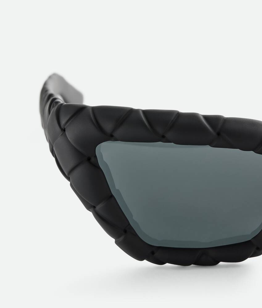 Display a large version of the product image 4 - Intrecciato Cat Eye Sunglasses