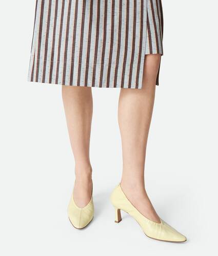 Women's Sofia Pump in Camomile Bottega Veneta Norway EN - Image 2