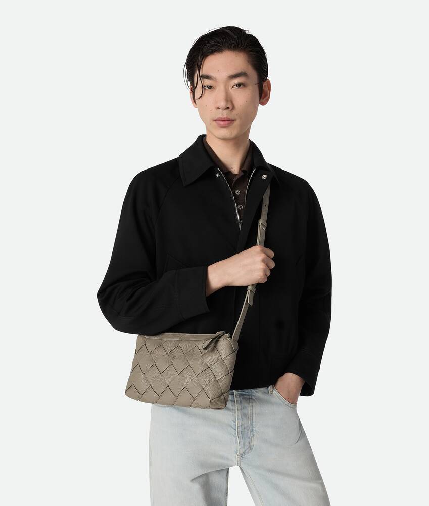 Sac messenger zipp&eacute; Diago pour Homme en Limestone Bottega Veneta France FR - Image 2