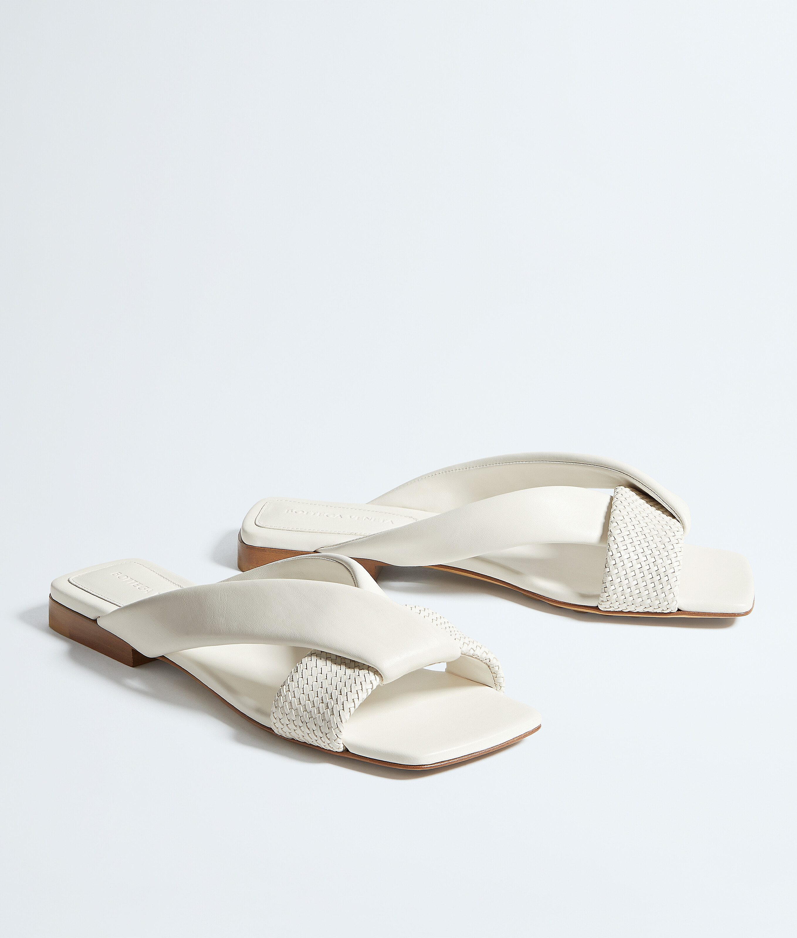 Women's Riva Flat Mule in Alabaster Bottega Veneta Estonia EN - Image 3