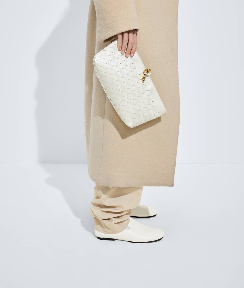 Ela's Pouch Boat Andiamo em Alabaster Bottega Veneta Brasil PT - Image 2