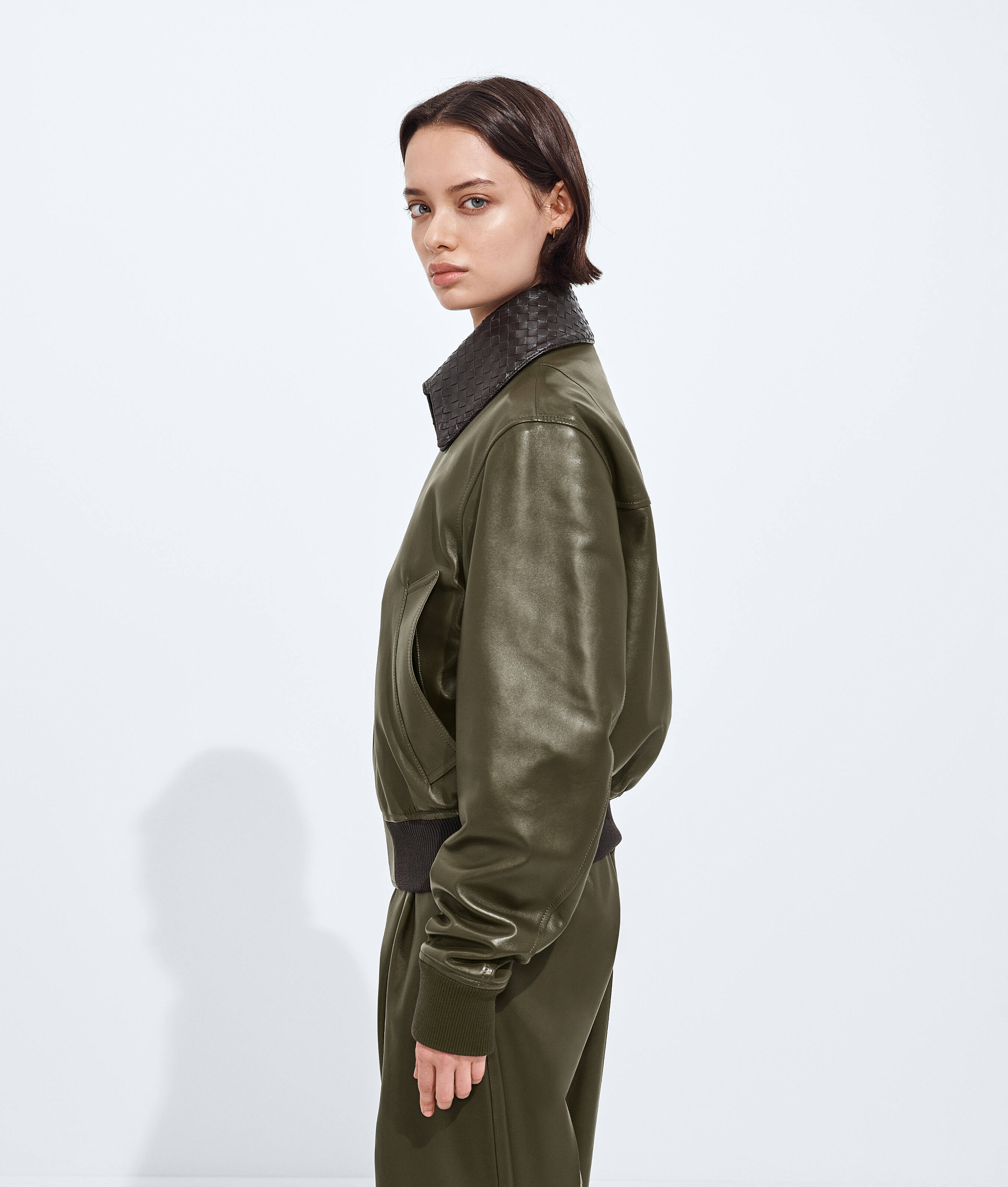 Blouson en cuir brillant pour Femme en Wader green Bottega Veneta Monaco FR - Image 2