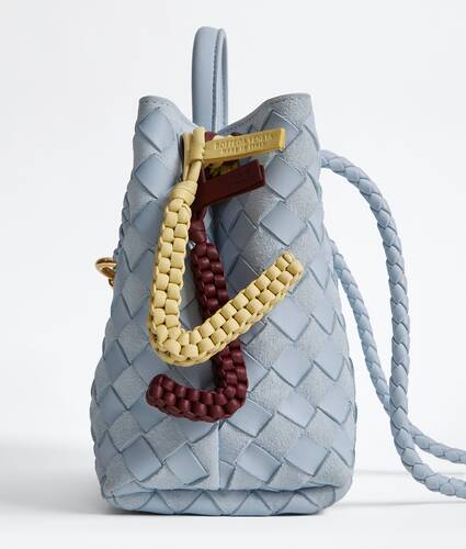 Letter V Charm in Butter Bottega Veneta Greece EN - Image 2