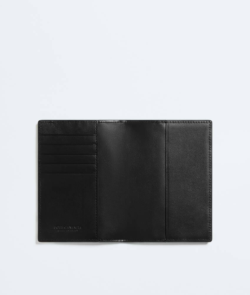 Men's Intrecciato Passport Case in Black/shamrock Bottega Veneta Hong Kong SAR China EN - Image 2